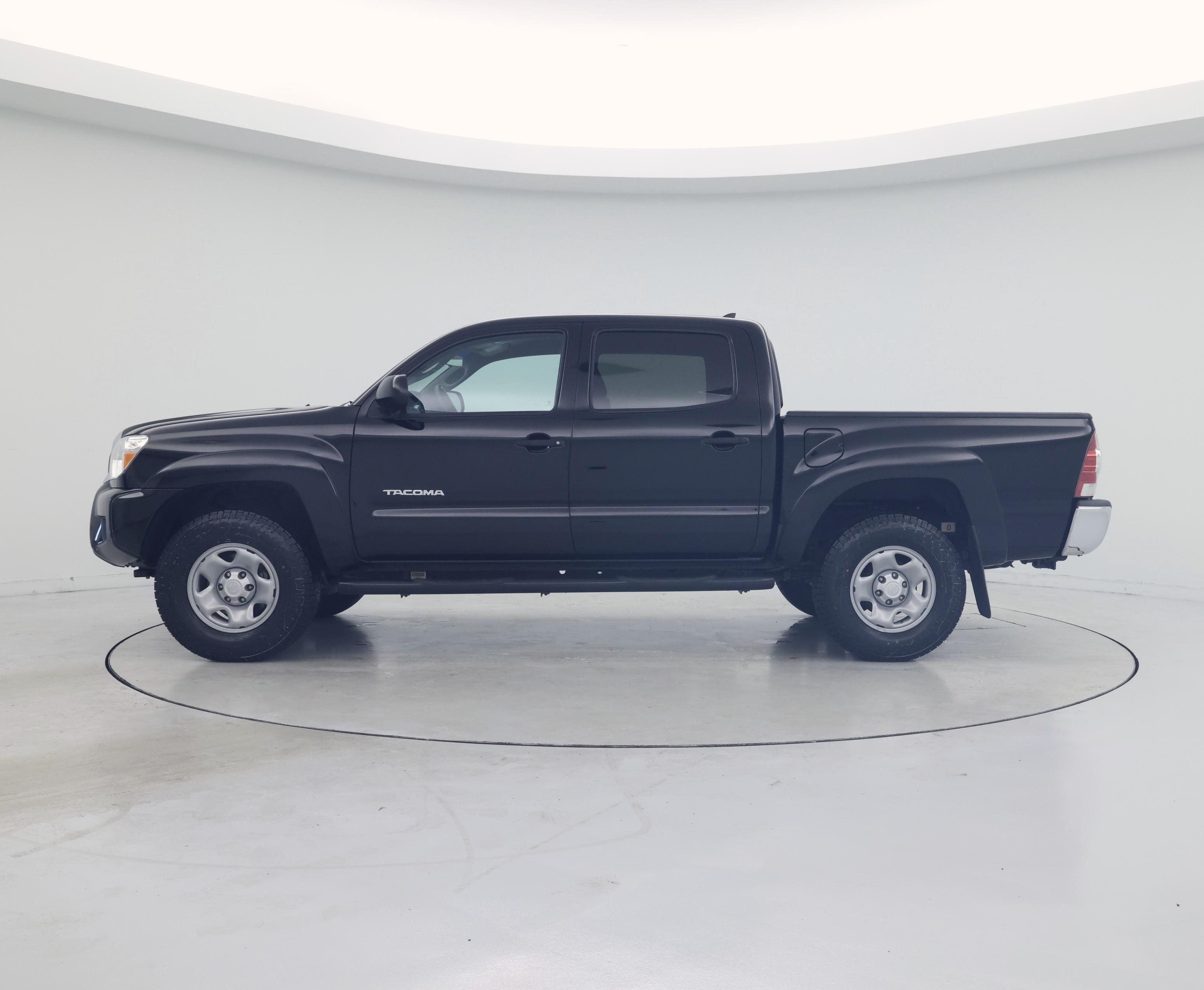 Thumbnail: 2015 Toyota Tacoma - 3