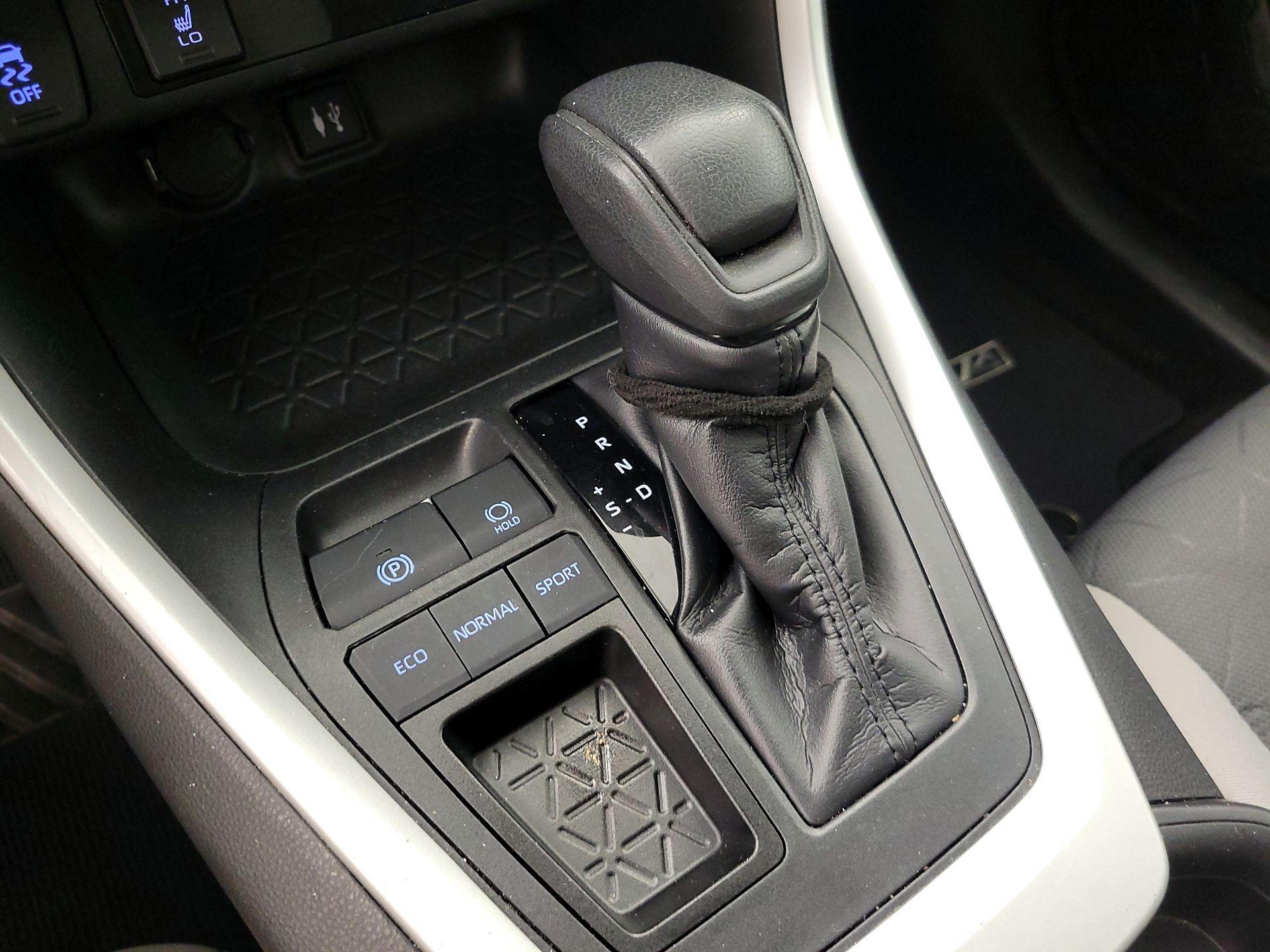 Thumbnail: 2019 Toyota RAV4 - 18
