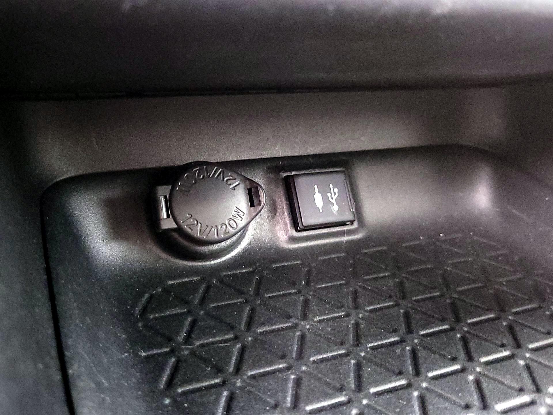 Thumbnail: 2019 Toyota RAV4 - 19