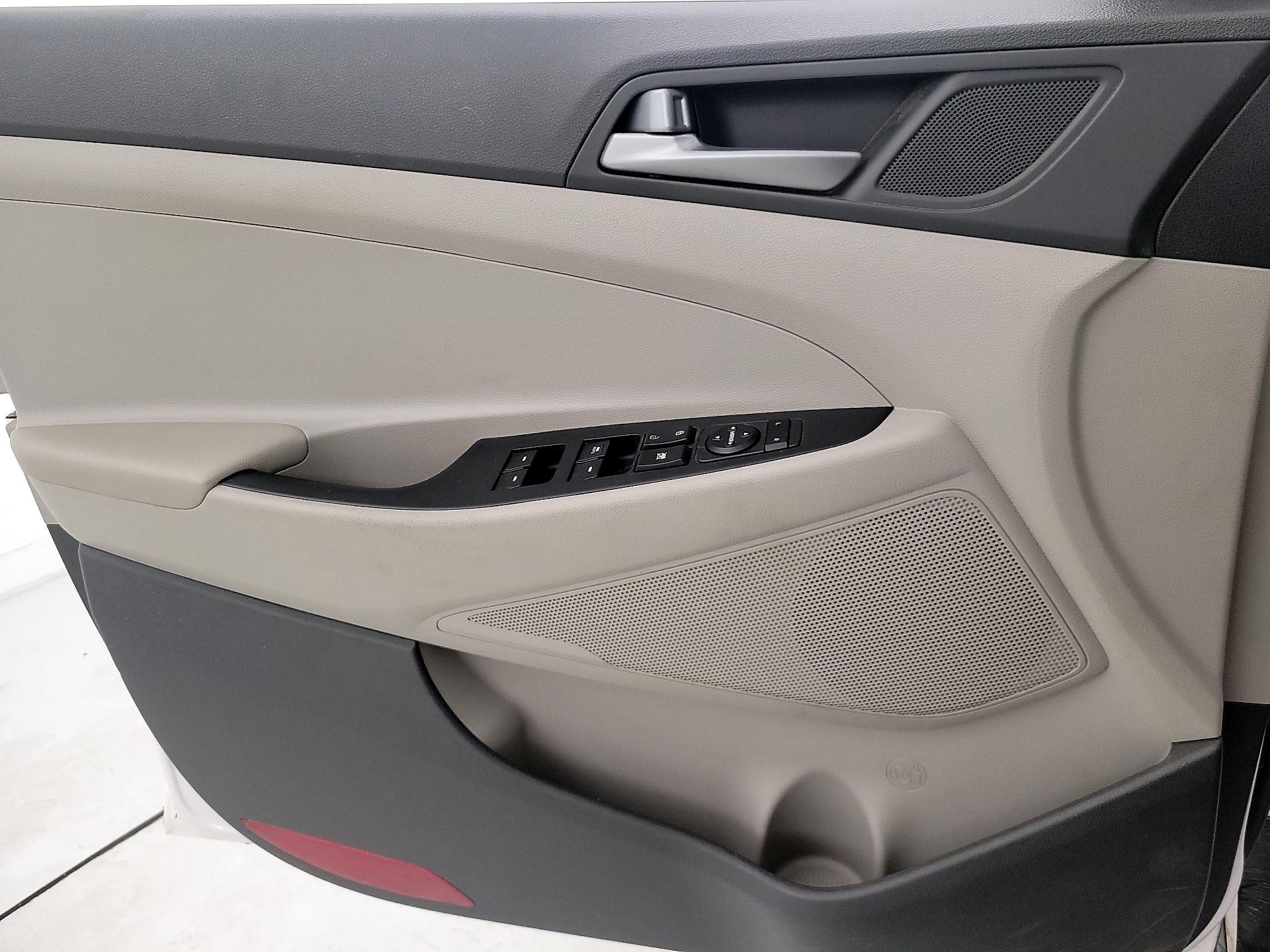 Thumbnail: 2016 Hyundai Tucson - 12