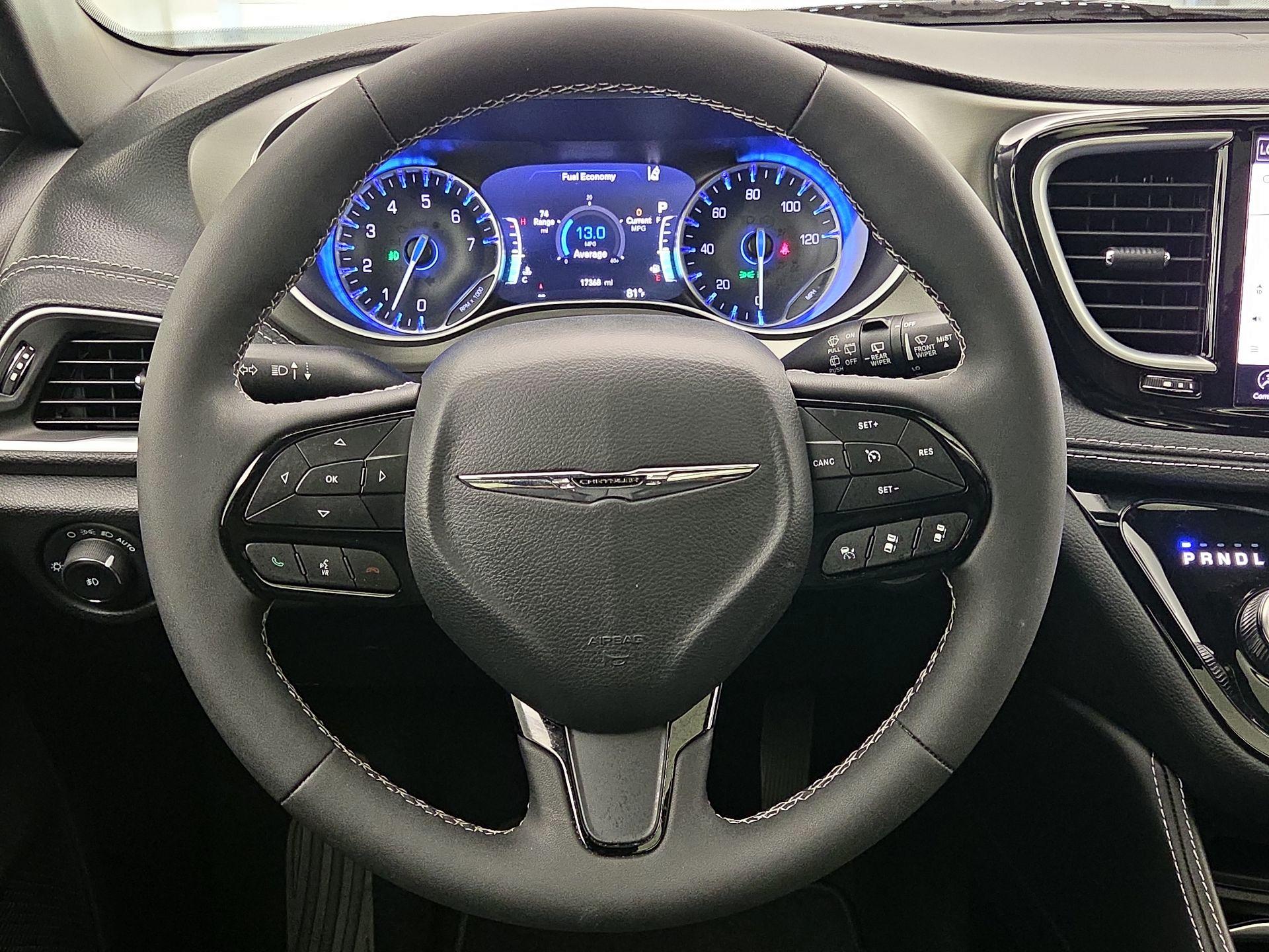 Thumbnail: 2024 Chrysler Pacifica - 10