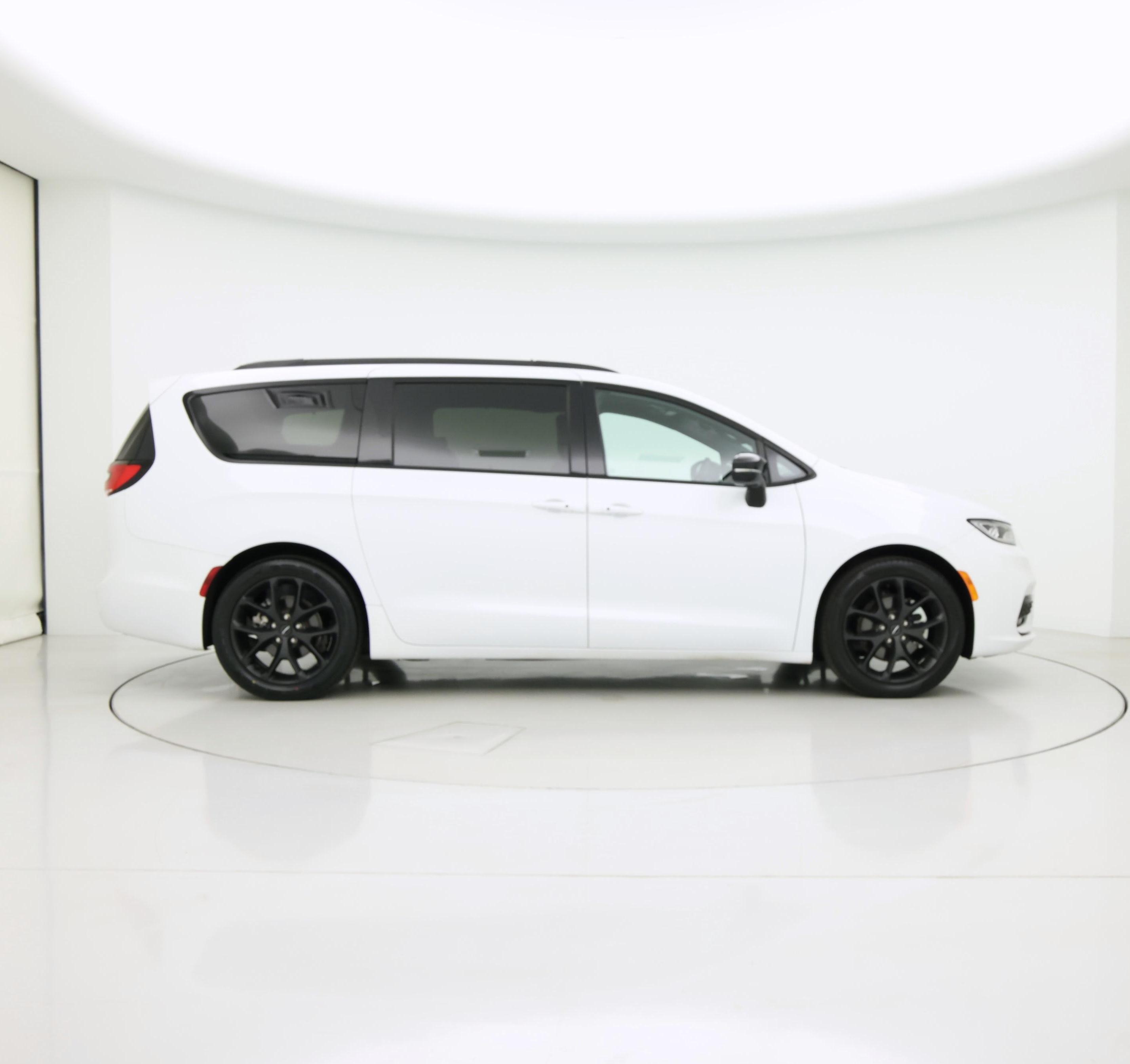 Thumbnail: 2024 Chrysler Pacifica - 7