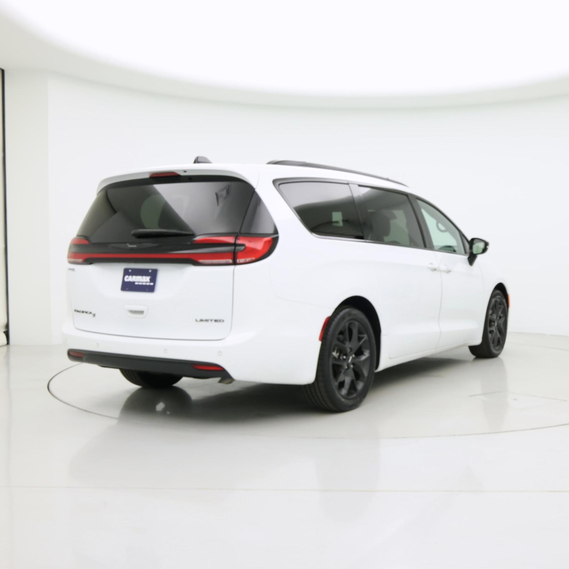 Thumbnail: 2024 Chrysler Pacifica - 8