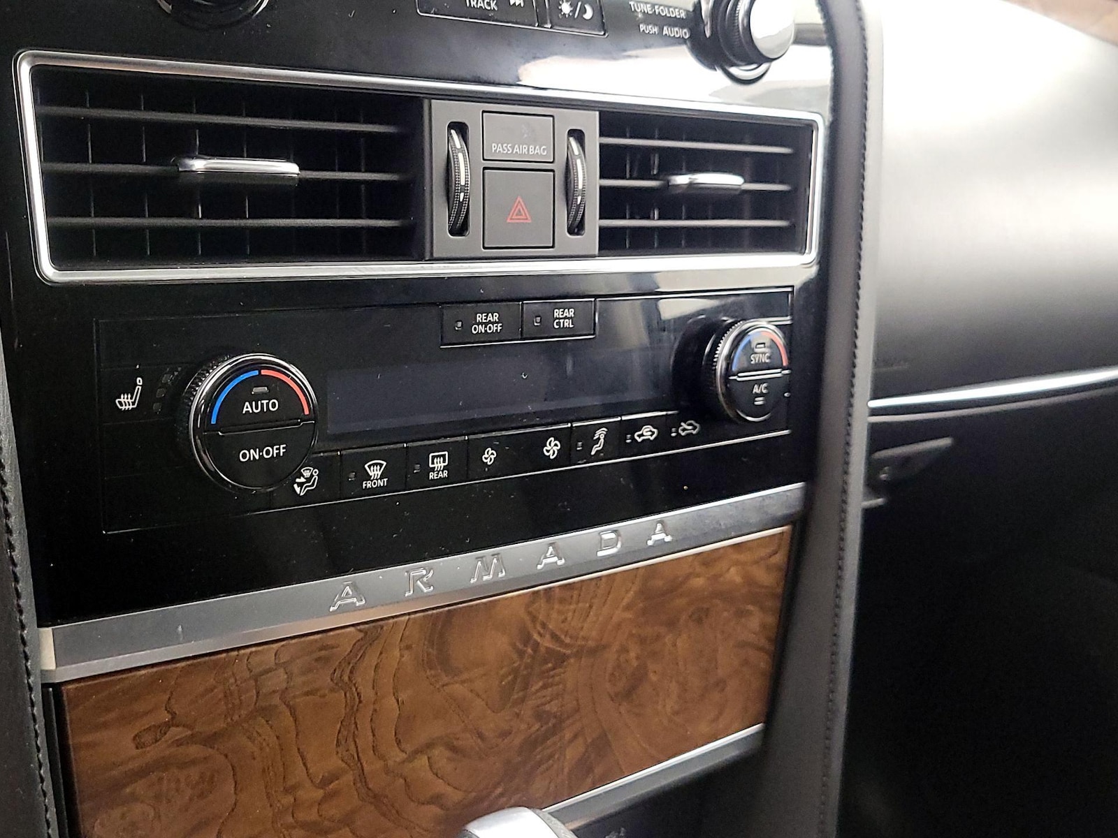 2022 Nissan Armada SL - Photo 18