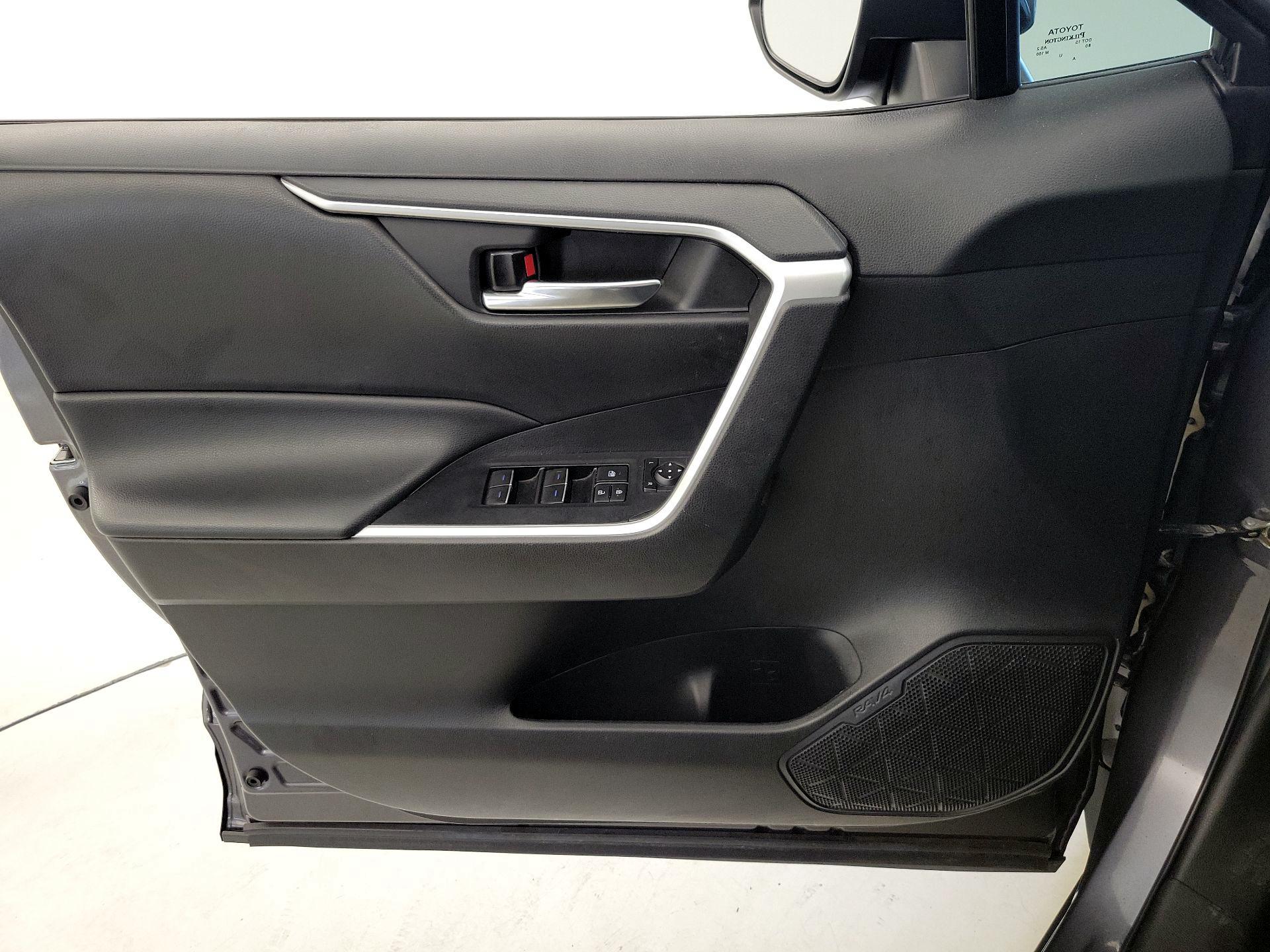 Thumbnail: 2022 Toyota RAV4 - 12