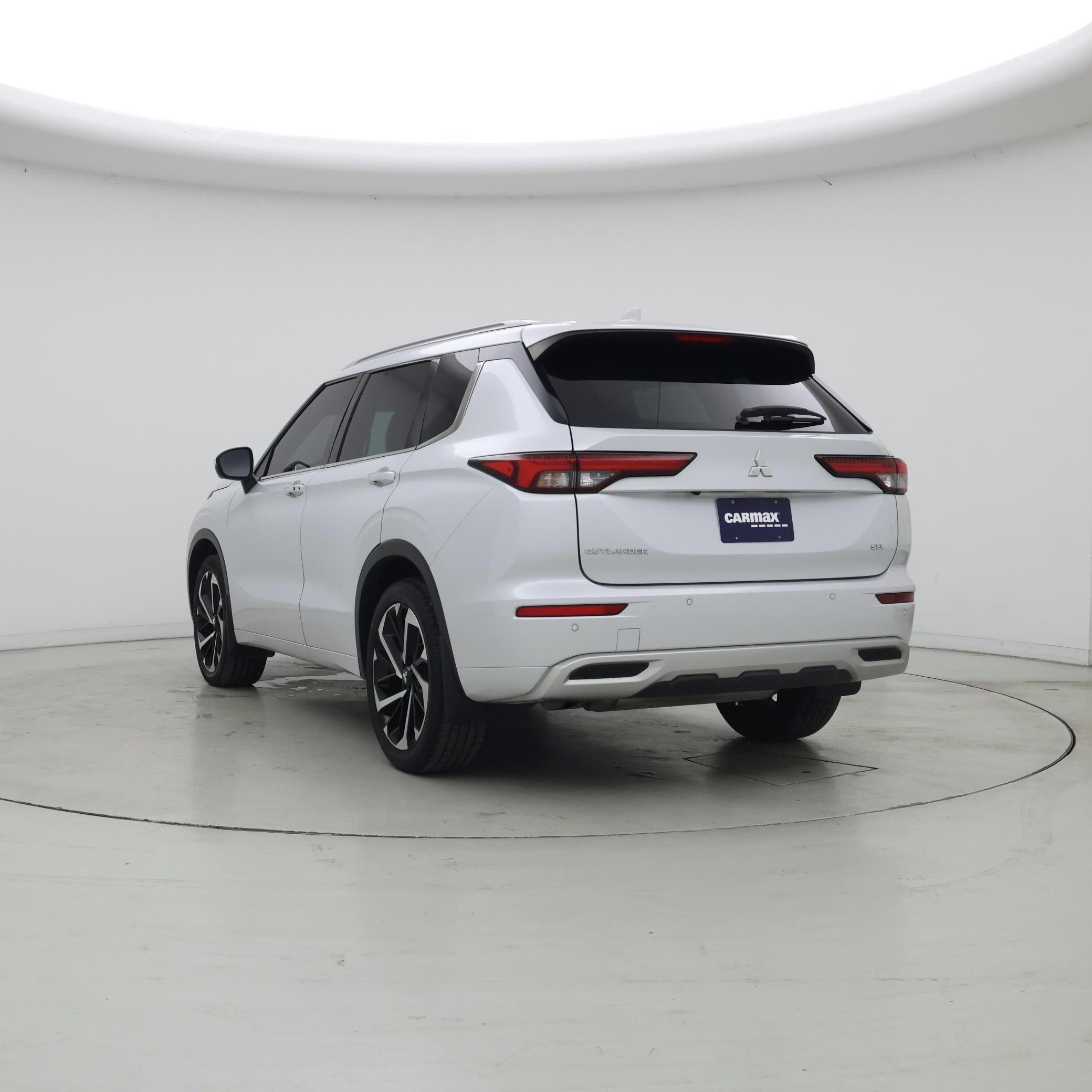 Thumbnail: 2023 Mitsubishi Outlander - 2