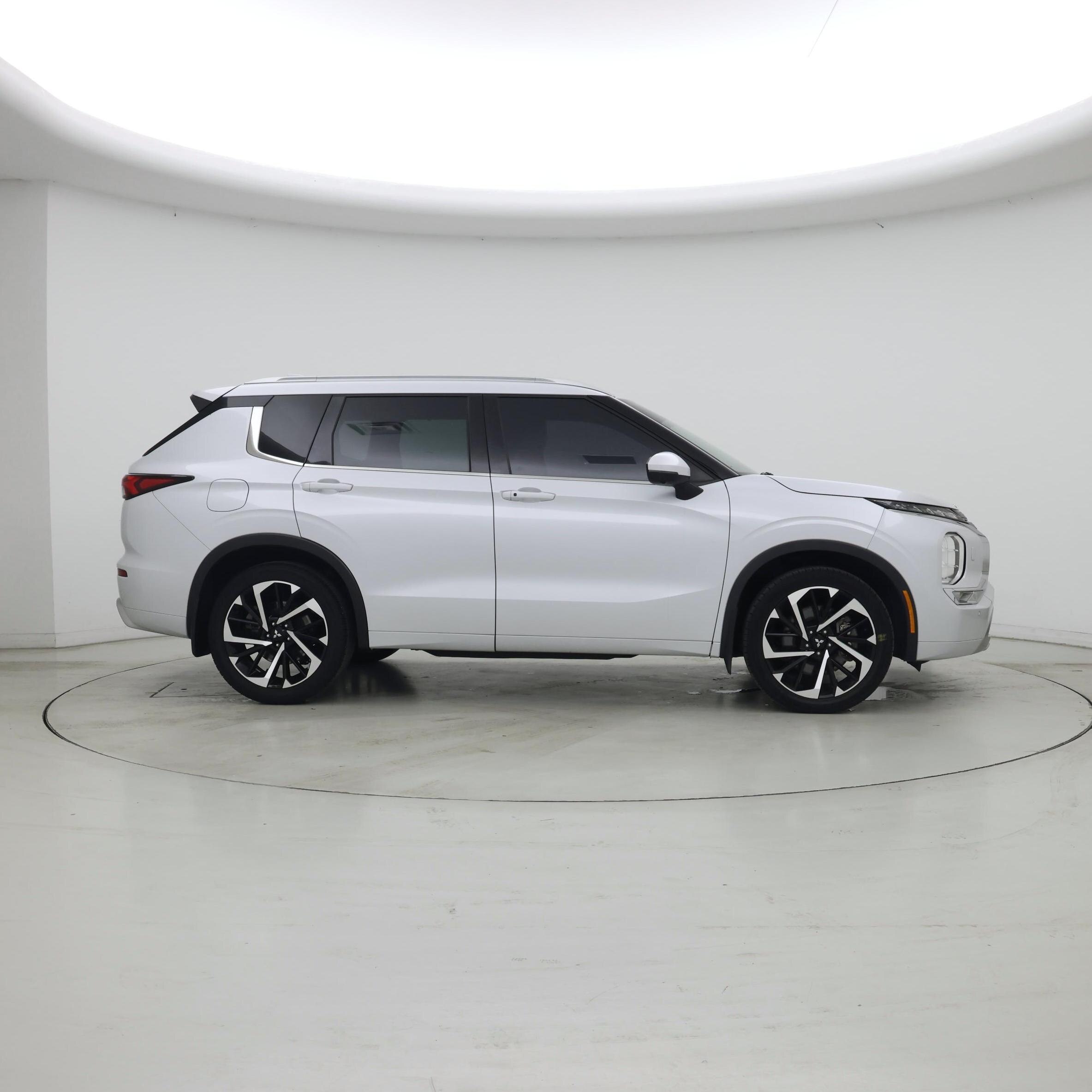 Thumbnail: 2023 Mitsubishi Outlander - 7