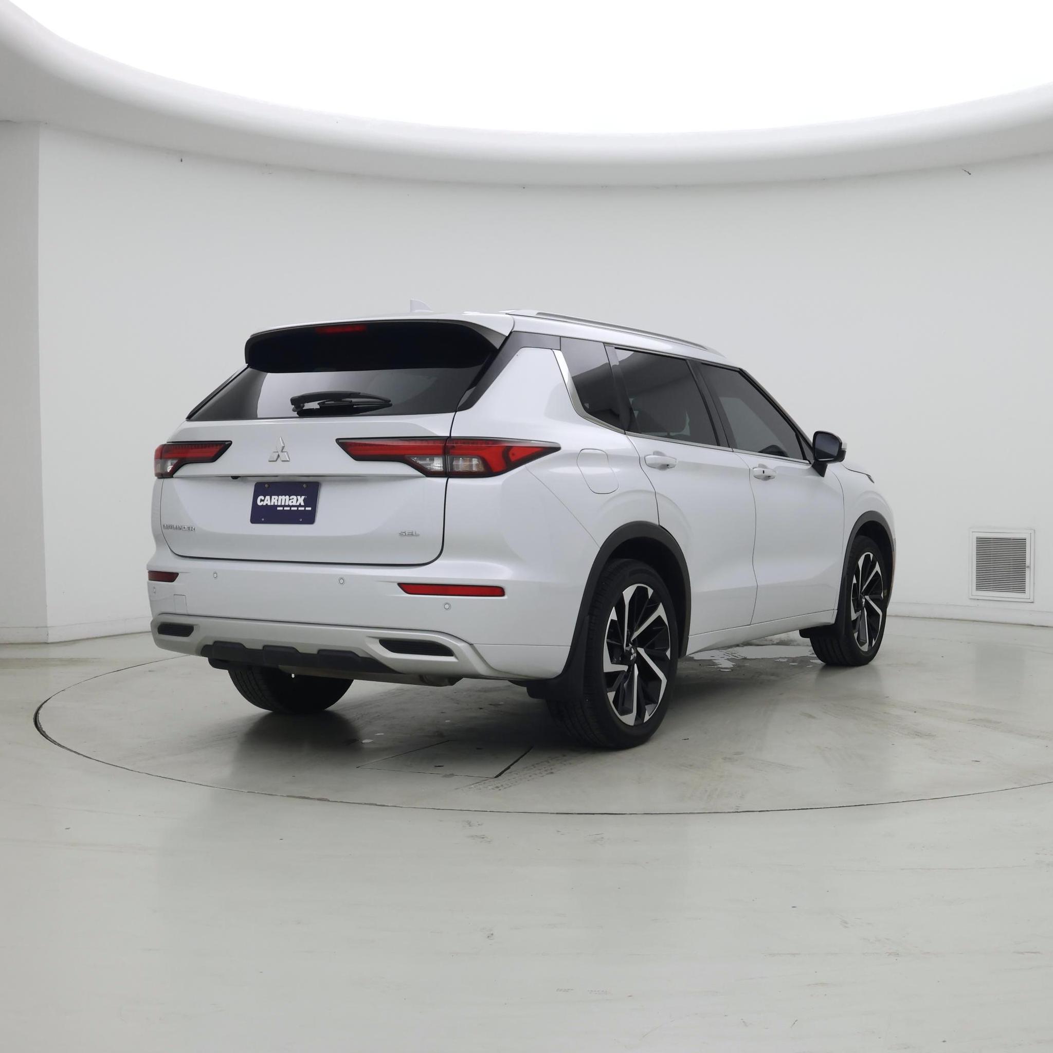 Thumbnail: 2023 Mitsubishi Outlander - 8