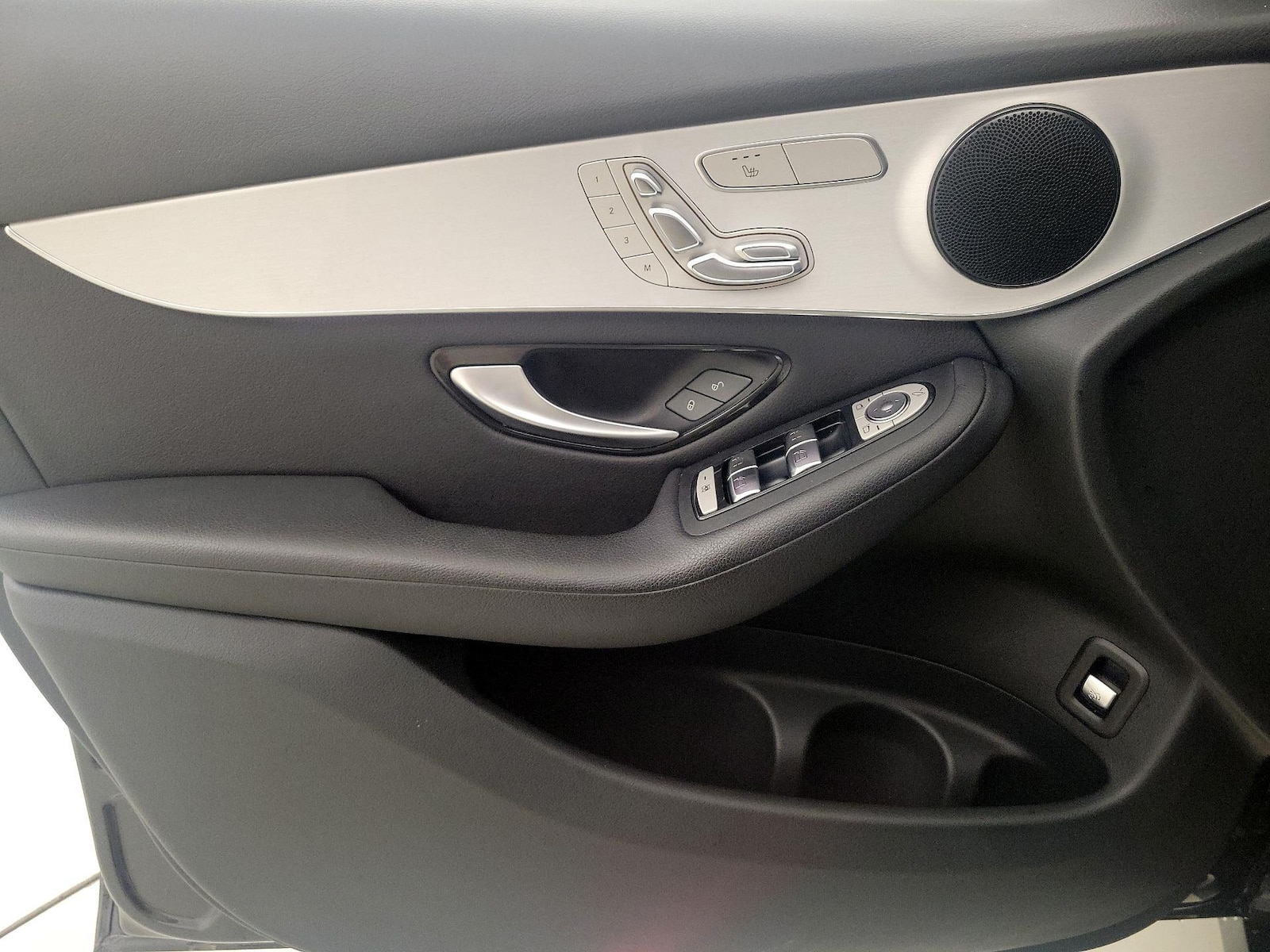 2022 Mercedes-Benz GLC GLC300 - Photo 13
