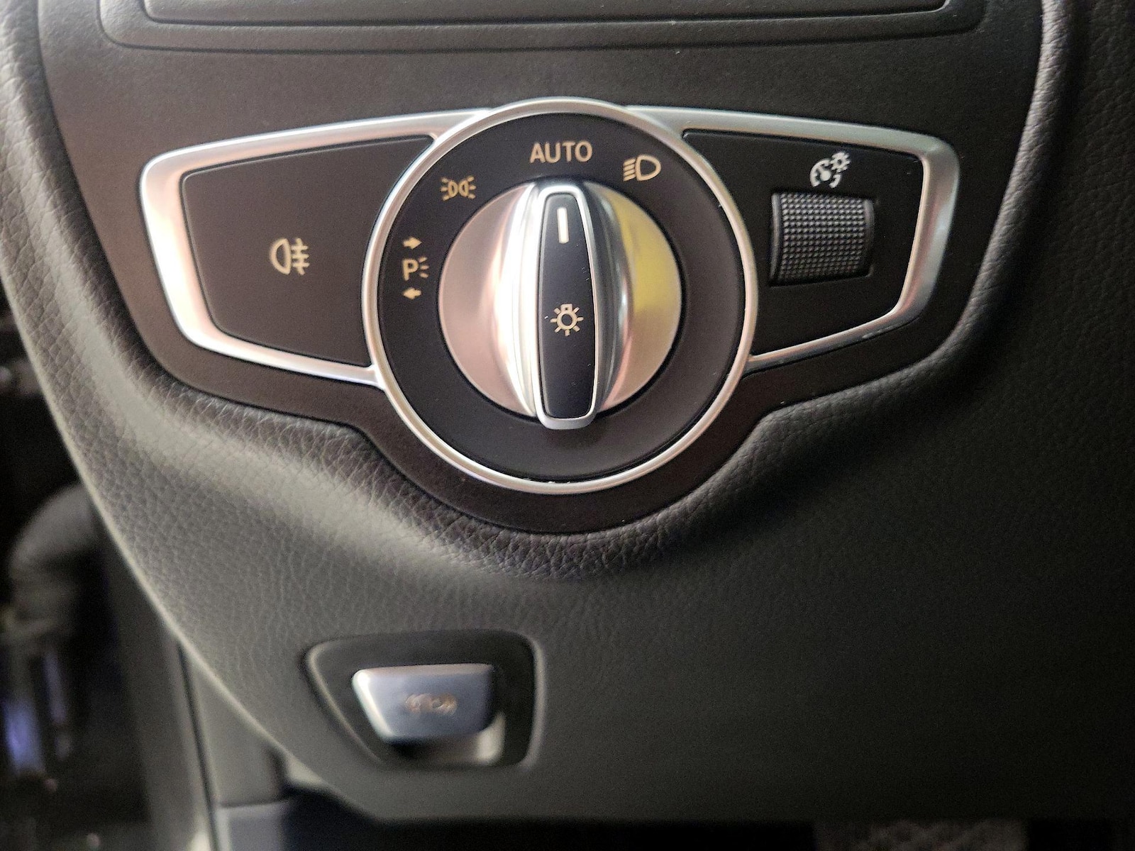 2022 Mercedes-Benz GLC GLC300 - Photo 14