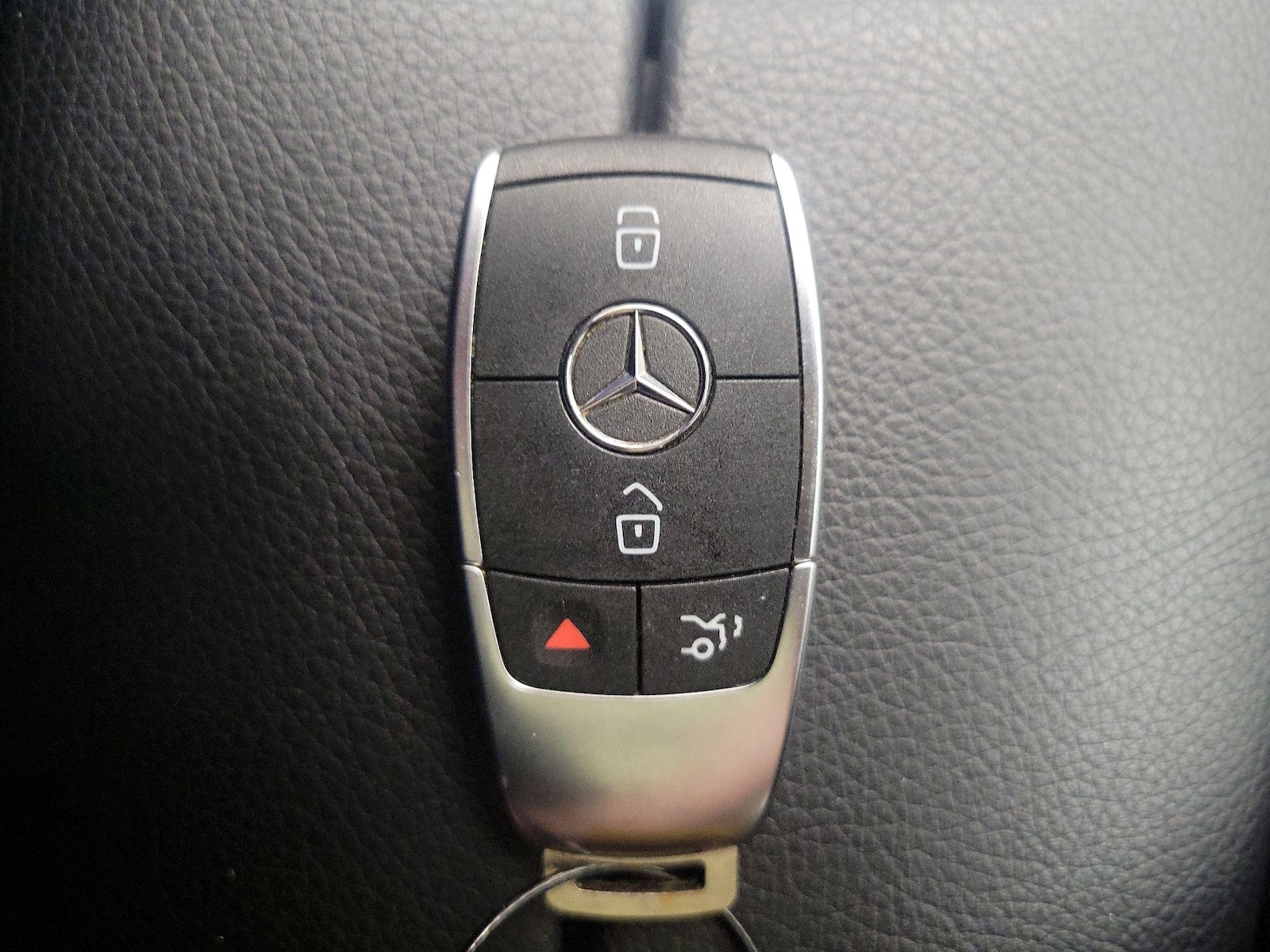 2022 Mercedes-Benz GLC GLC300 - Photo 25