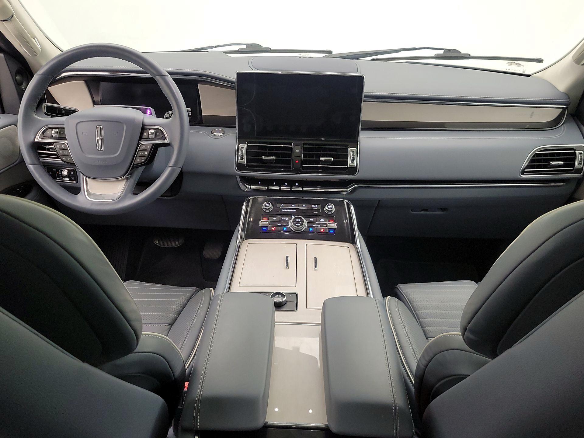 Thumbnail: 2022 Lincoln Navigator - 9