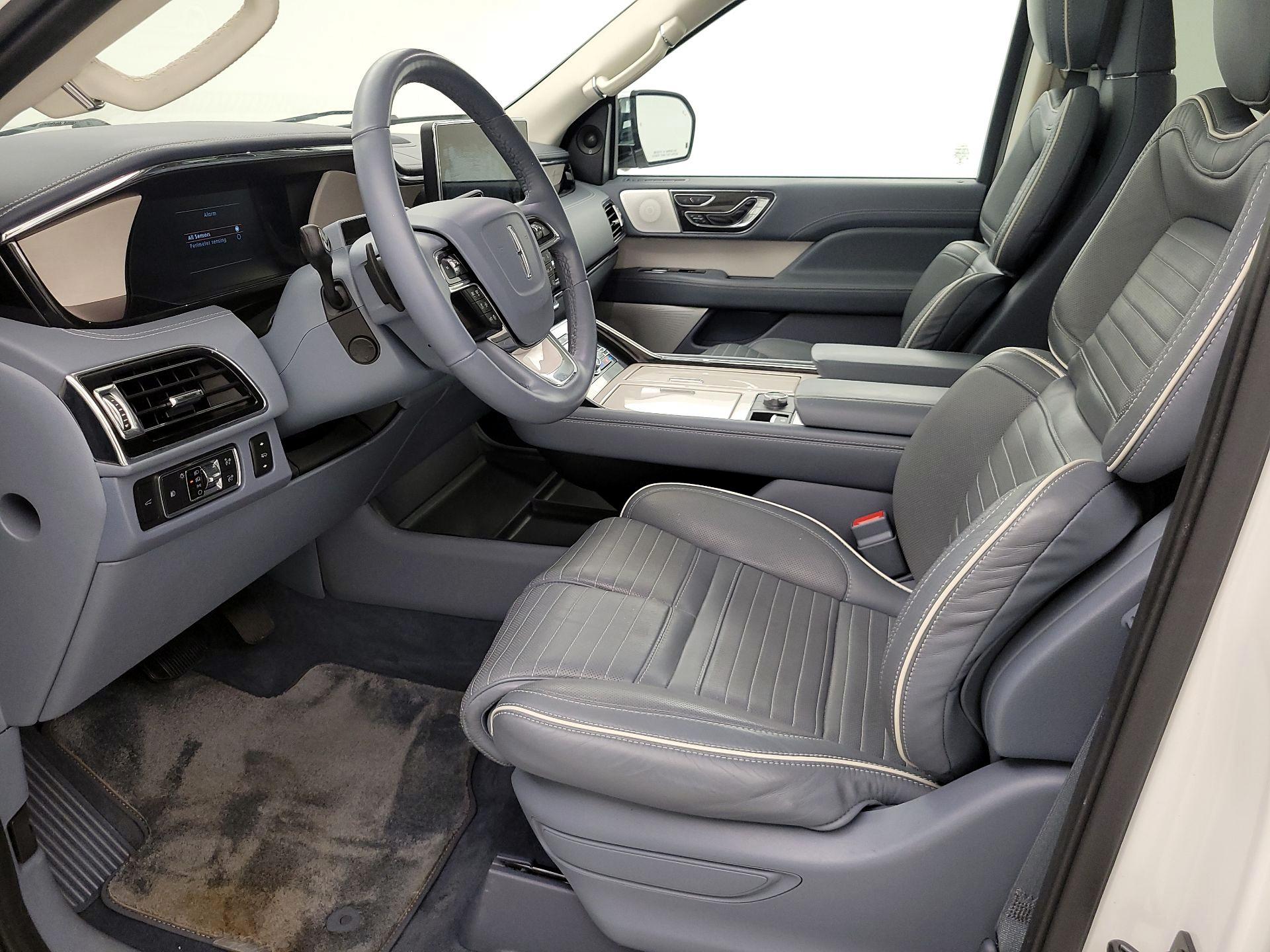 Thumbnail: 2022 Lincoln Navigator - 11