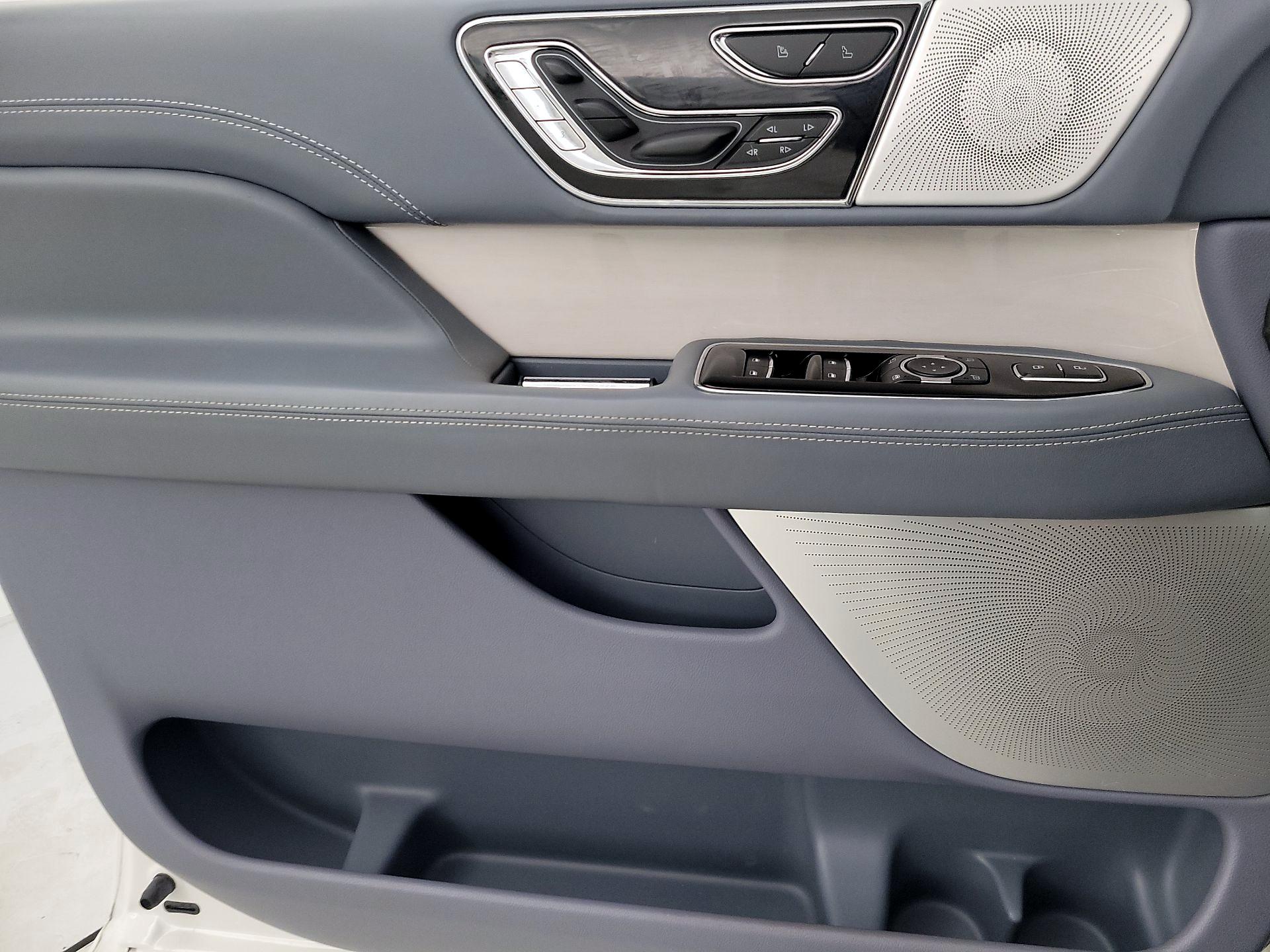 Thumbnail: 2022 Lincoln Navigator - 12