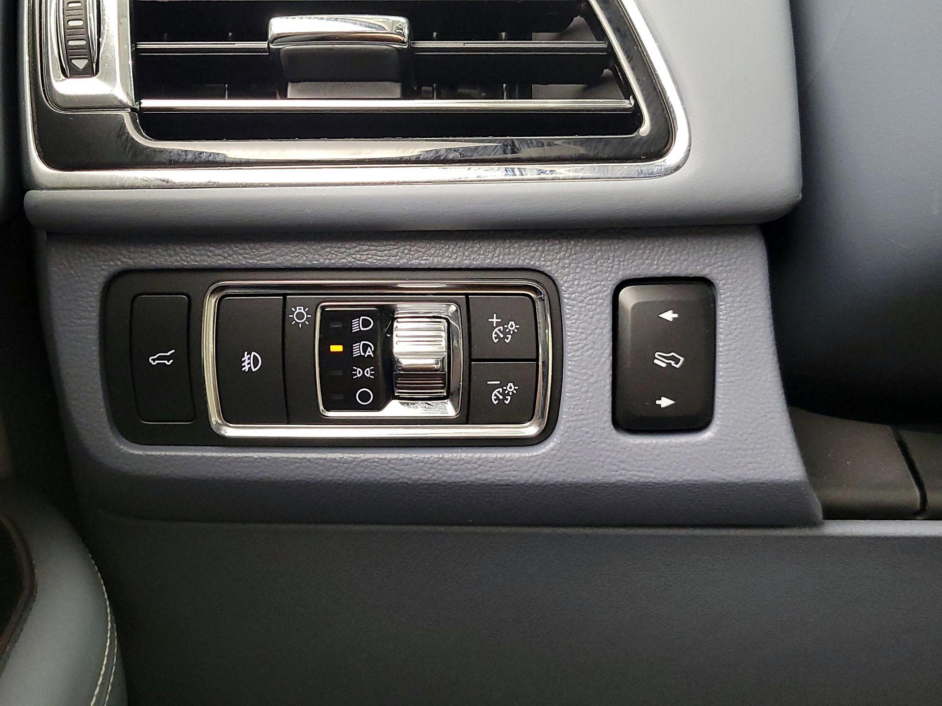 Thumbnail: 2022 Lincoln Navigator - 13