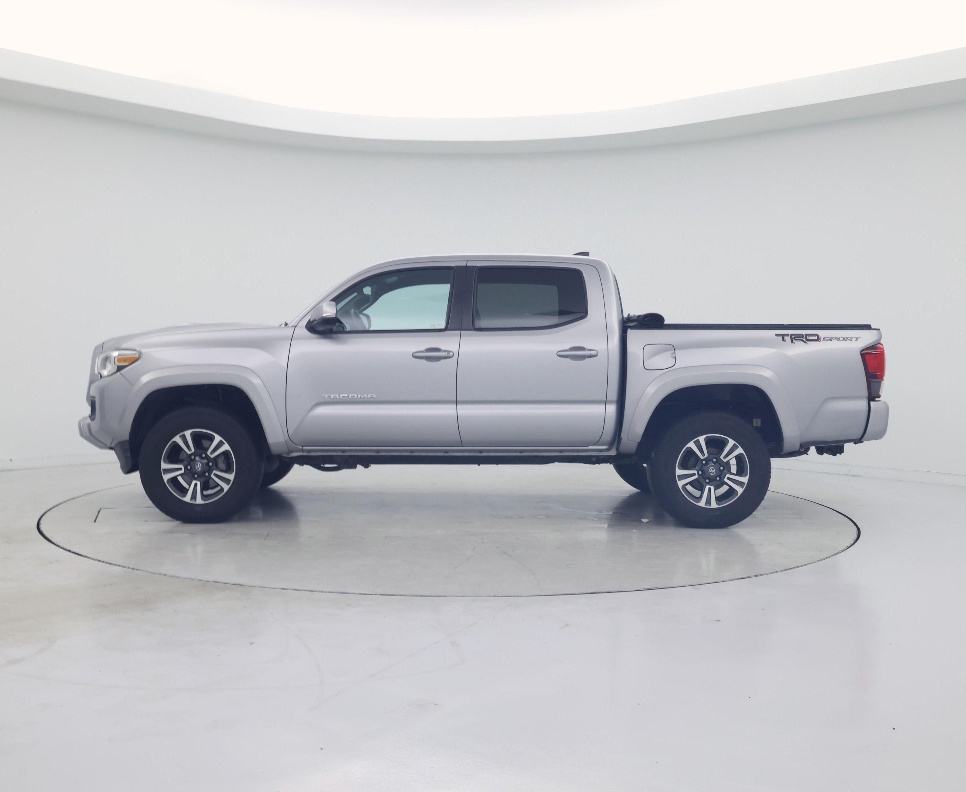 Thumbnail: 2019 Toyota Tacoma - 3