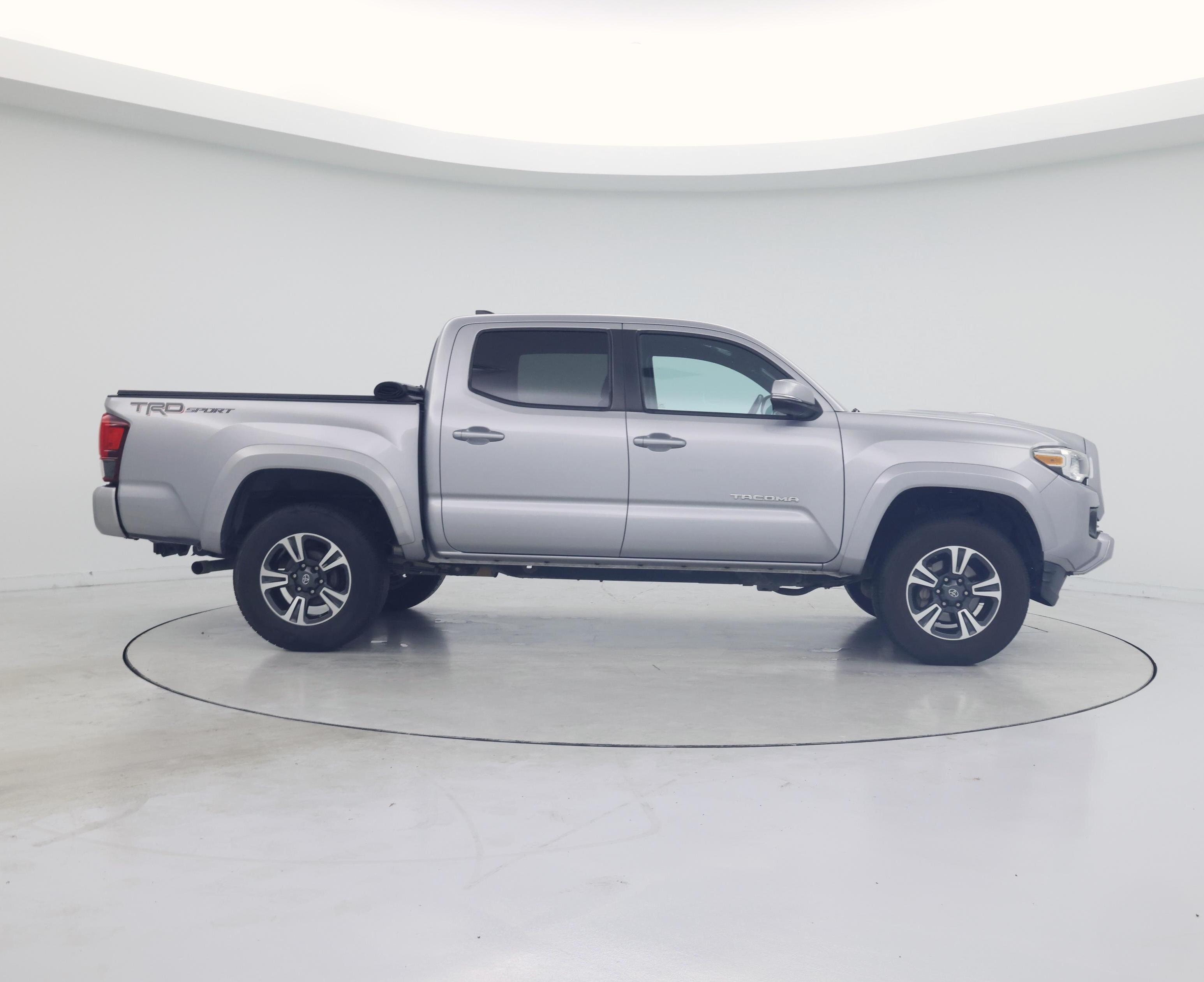 Thumbnail: 2019 Toyota Tacoma - 7