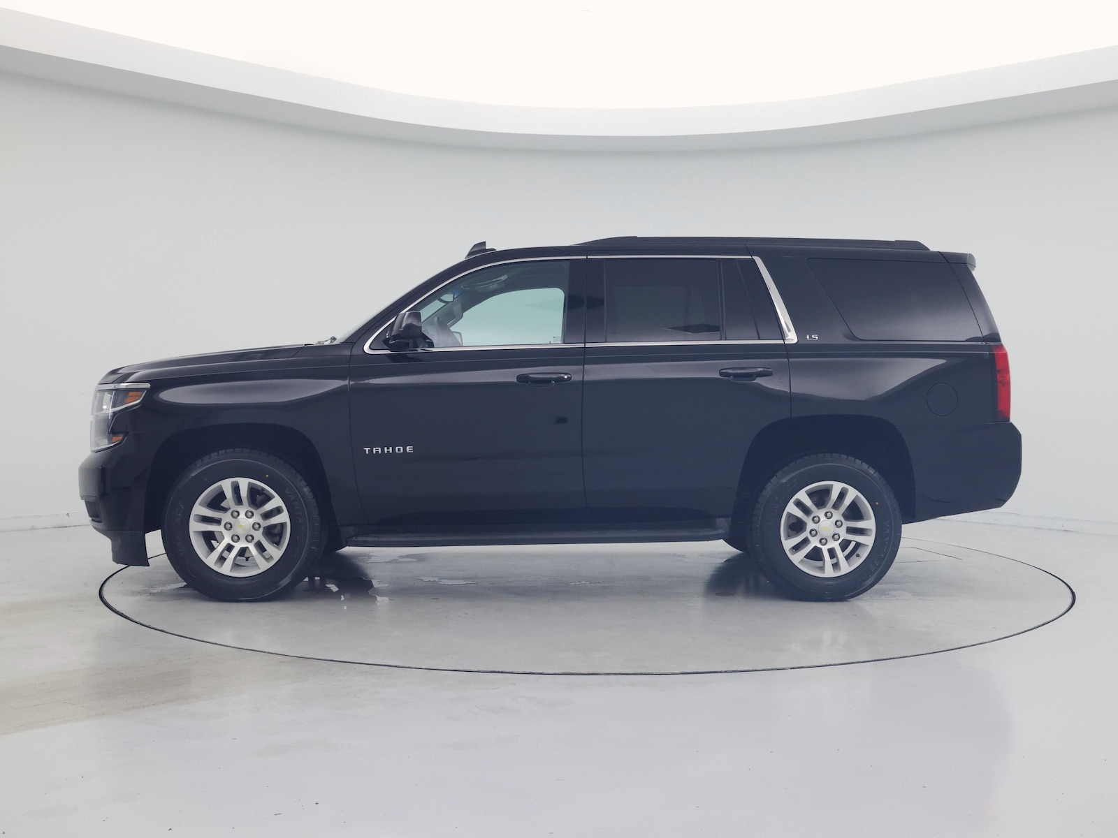 2016 Chevrolet Tahoe LS - Photo 4