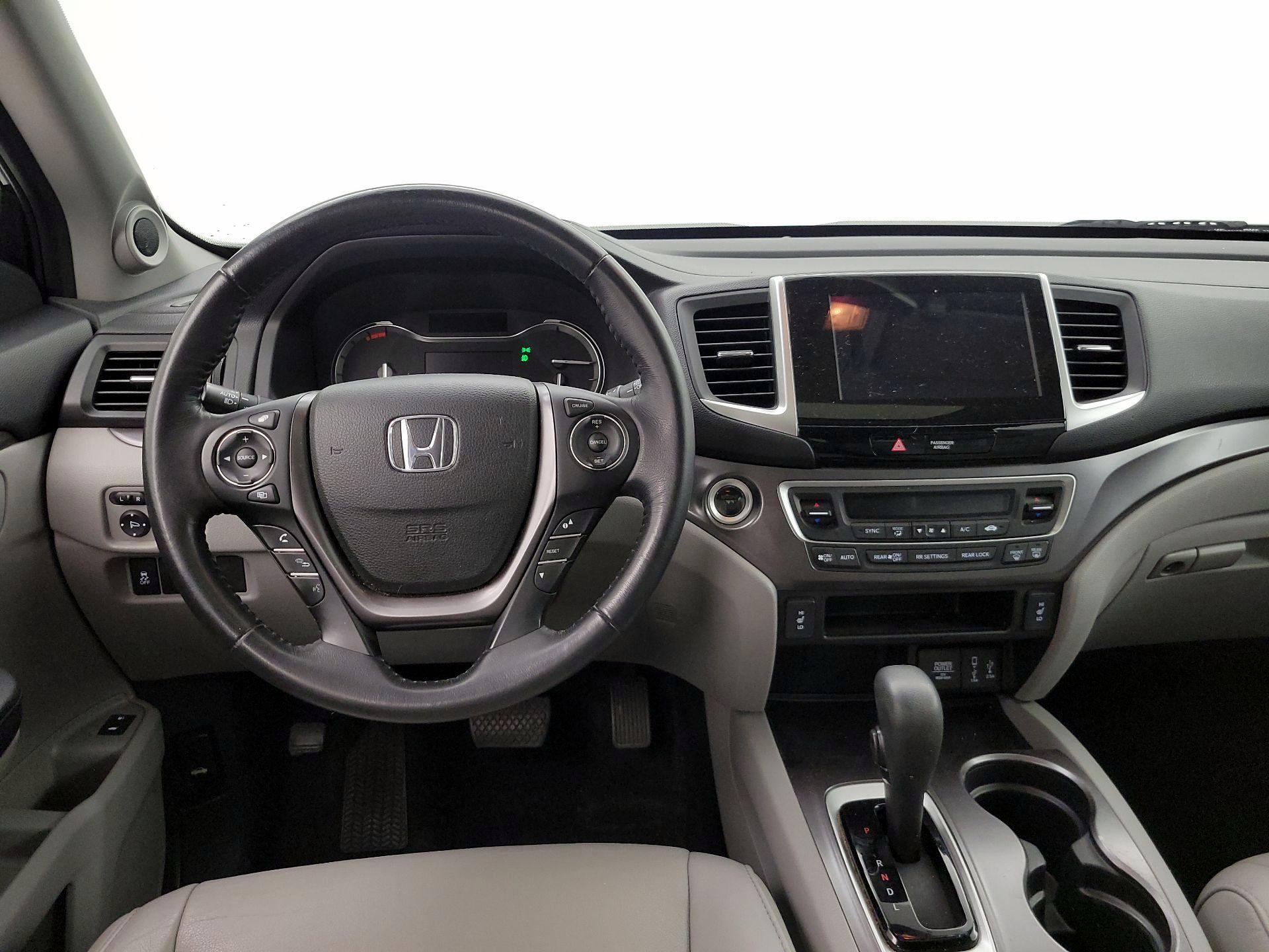 Thumbnail: 2018 Honda Pilot - 10