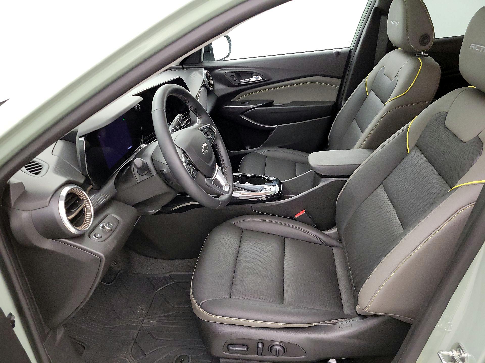 Thumbnail: 2025 Chevrolet Trax - 11