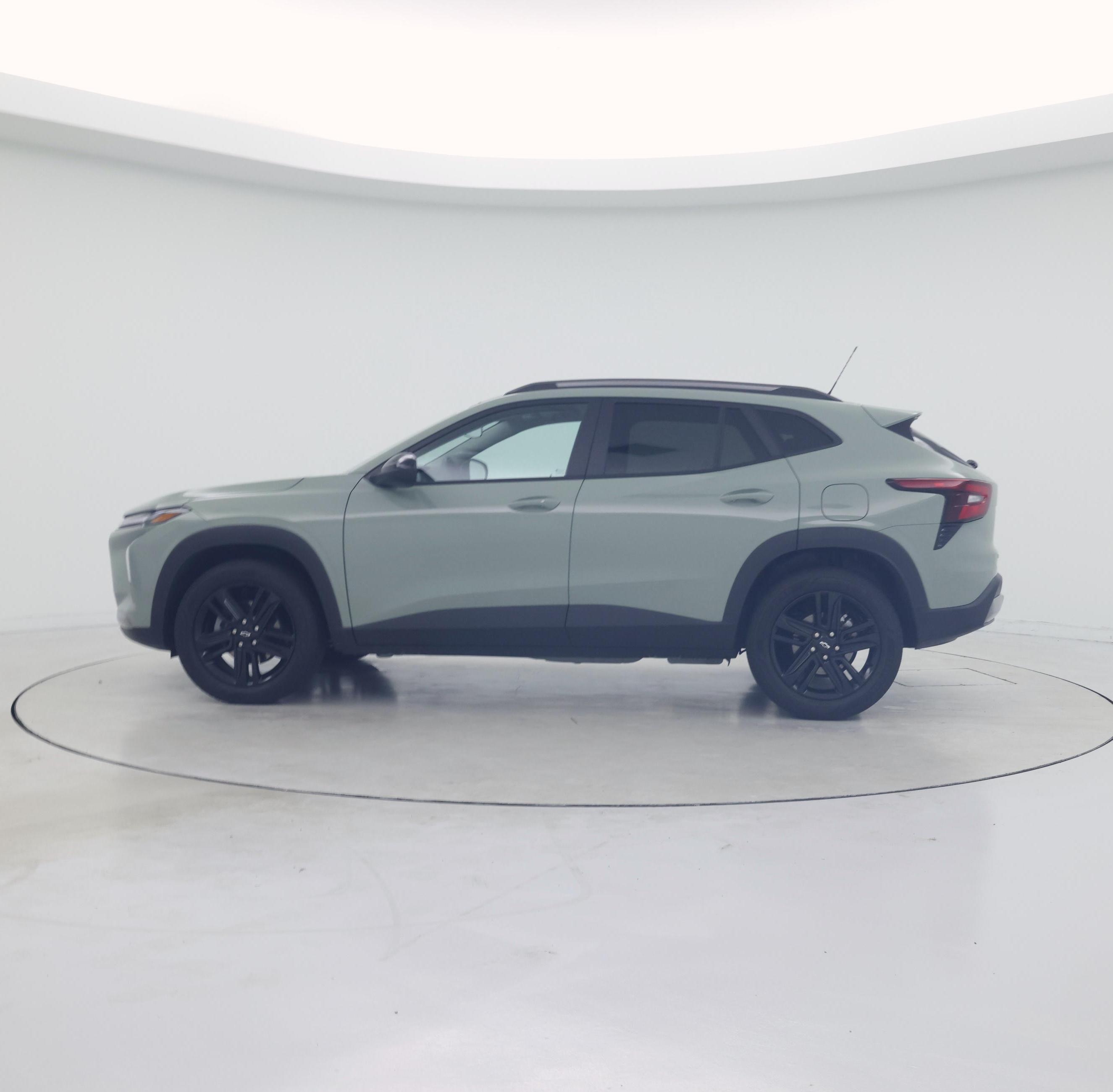Thumbnail: 2025 Chevrolet Trax - 3
