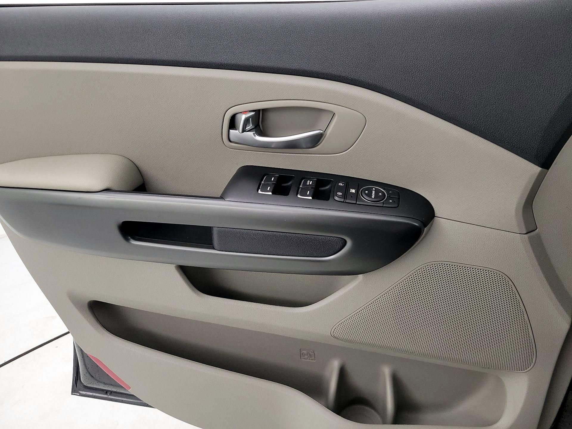 Thumbnail: 2021 Kia Sedona - 12