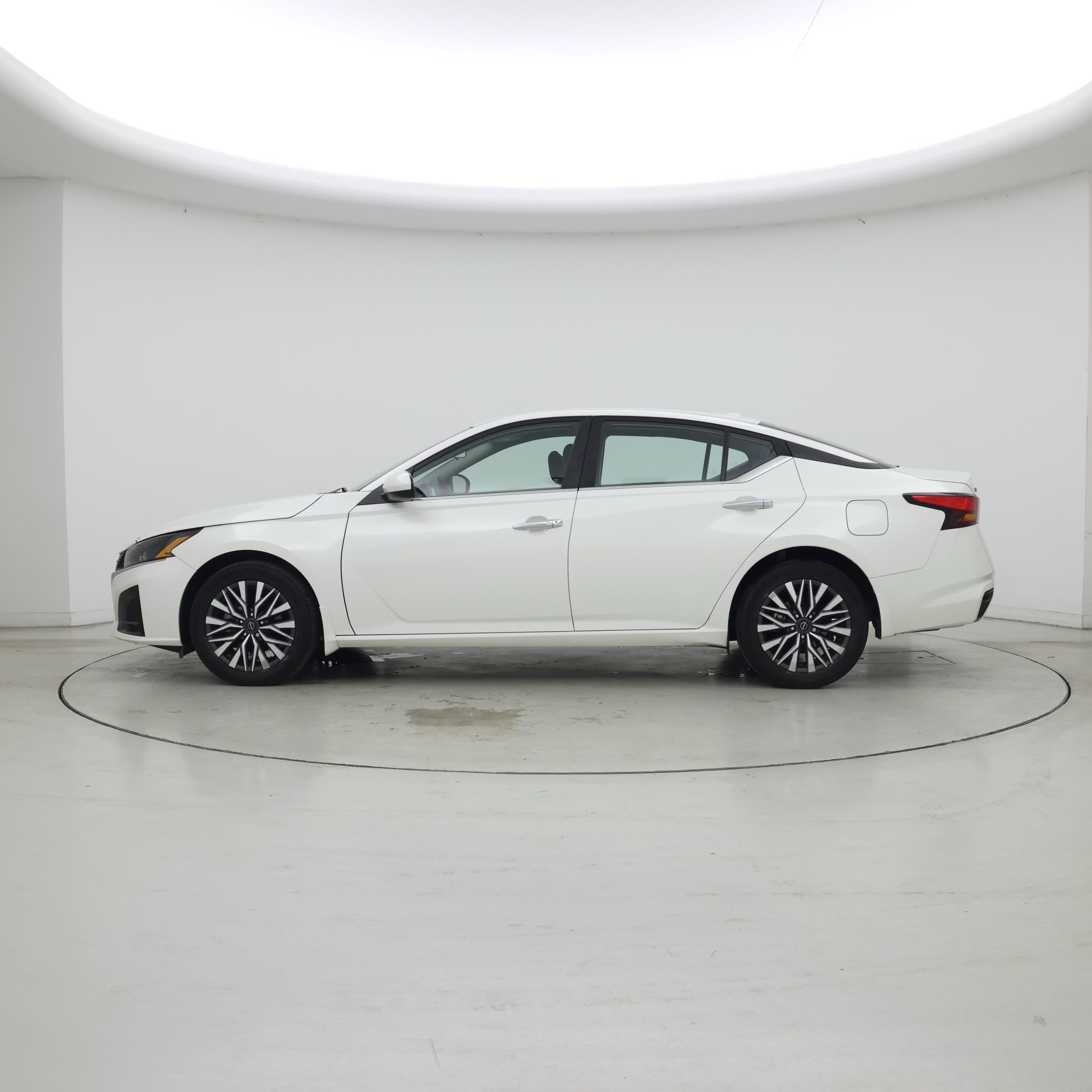 Thumbnail: 2023 Nissan Altima - 3