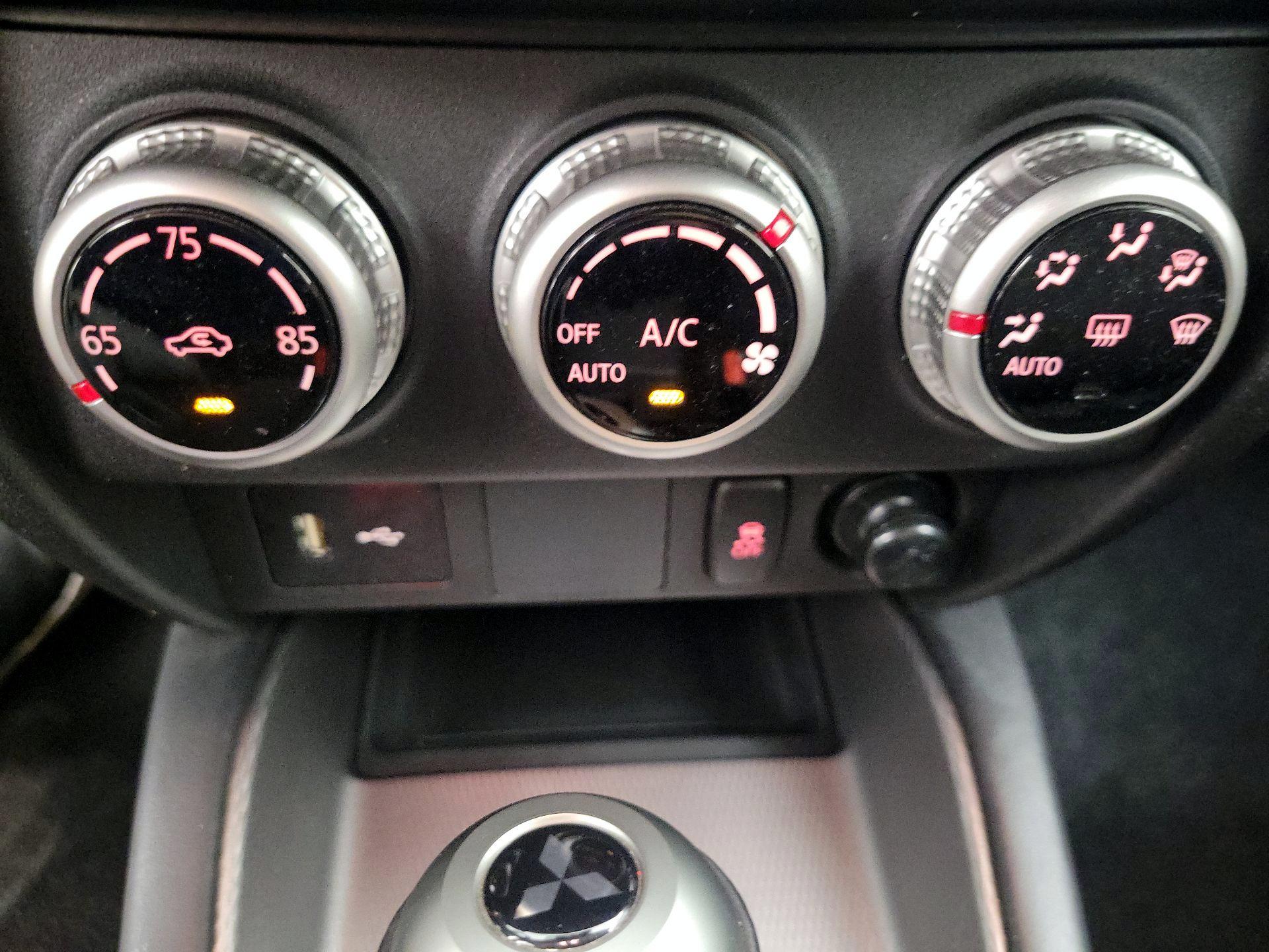 Thumbnail: 2024 Mitsubishi Outlander Sport - 16