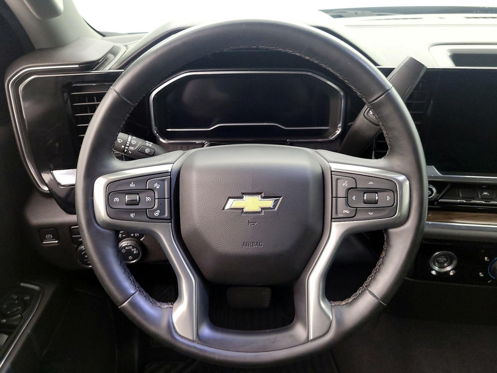 2024 Chevrolet Silverado 1500 LT - Photo 11
