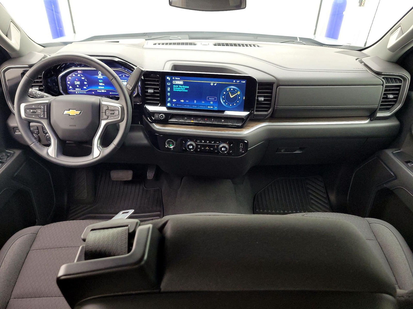 2024 Chevrolet Silverado 1500 LT - Photo 10