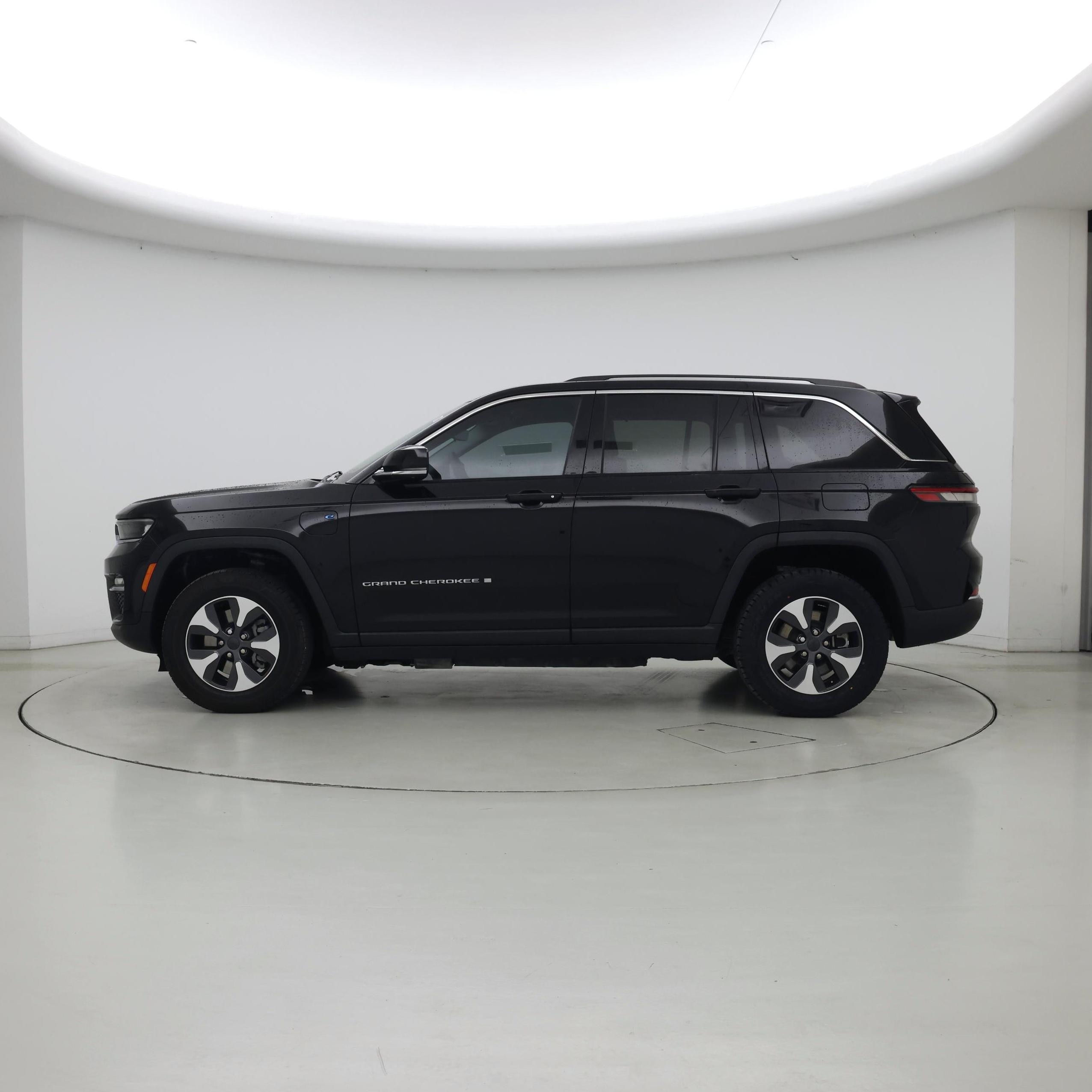 Thumbnail: 2022 Jeep Grand Cherokee - 3
