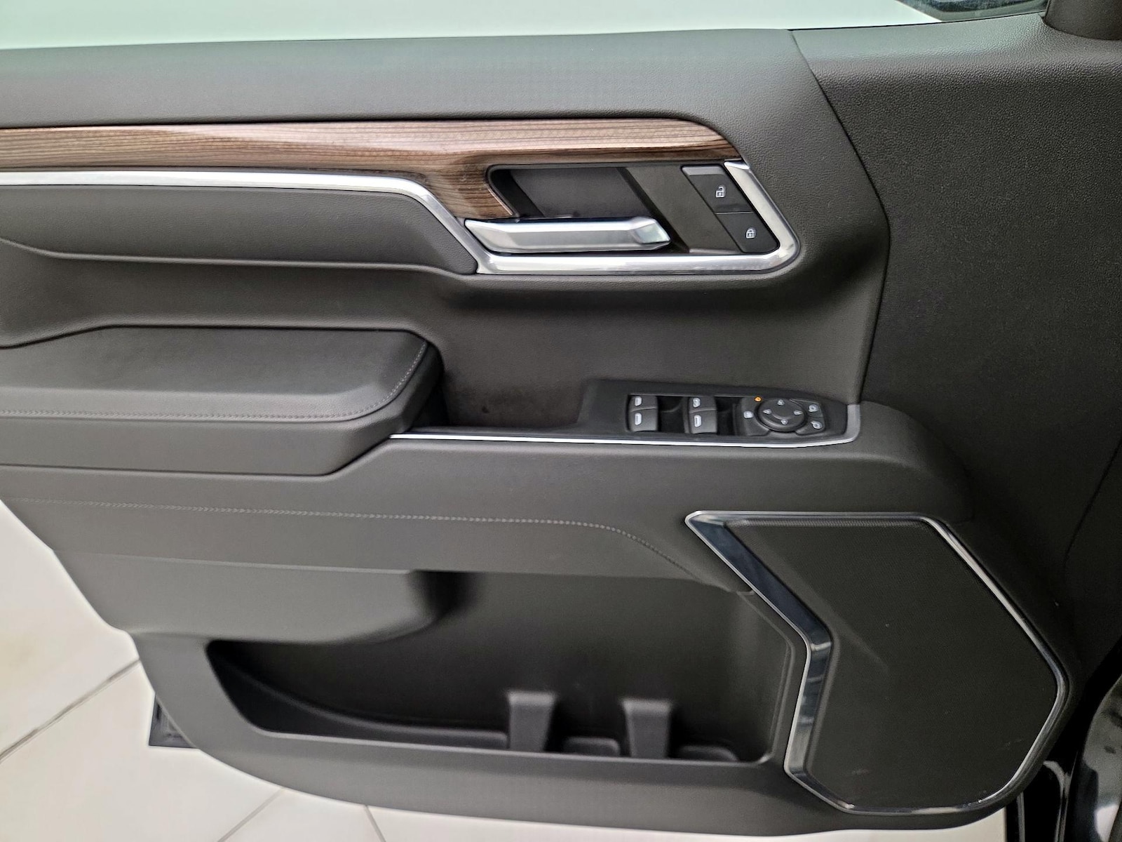 2024 Chevrolet Silverado 1500 LT - Photo 13