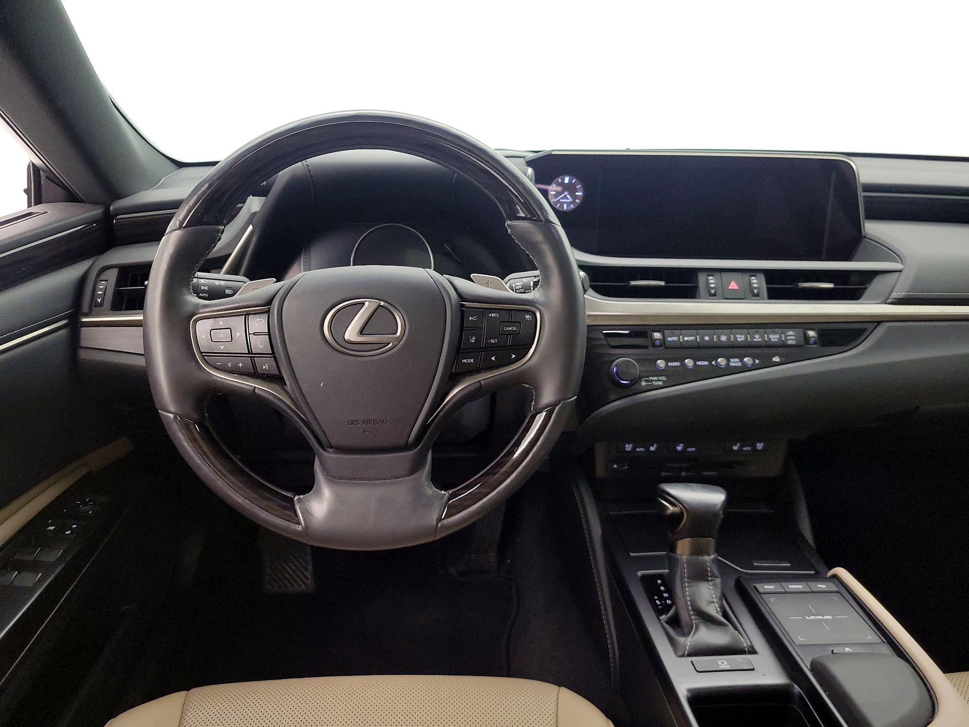 Thumbnail: 2019 Lexus ES - 10