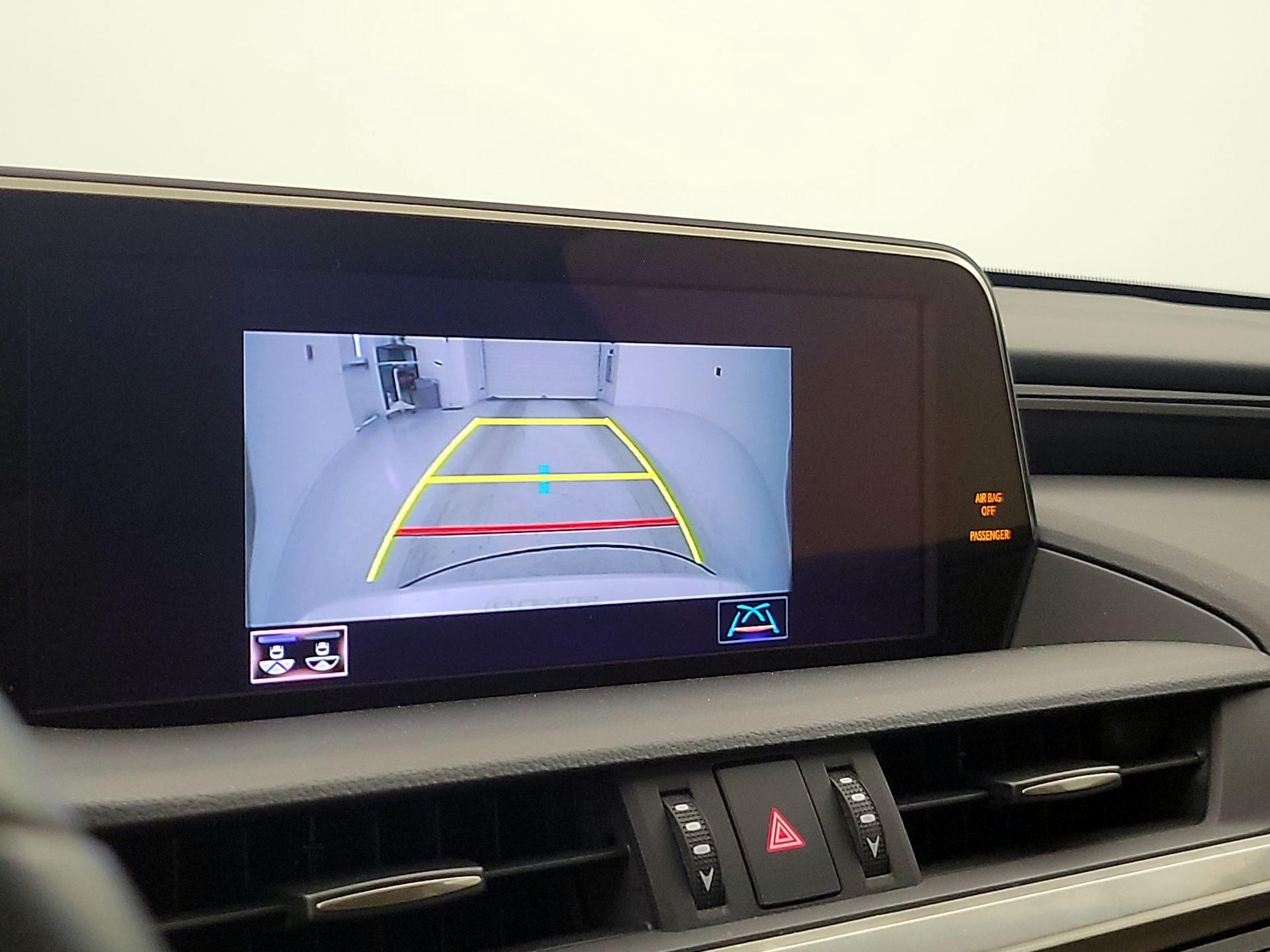 Thumbnail: 2019 Lexus ES - 15
