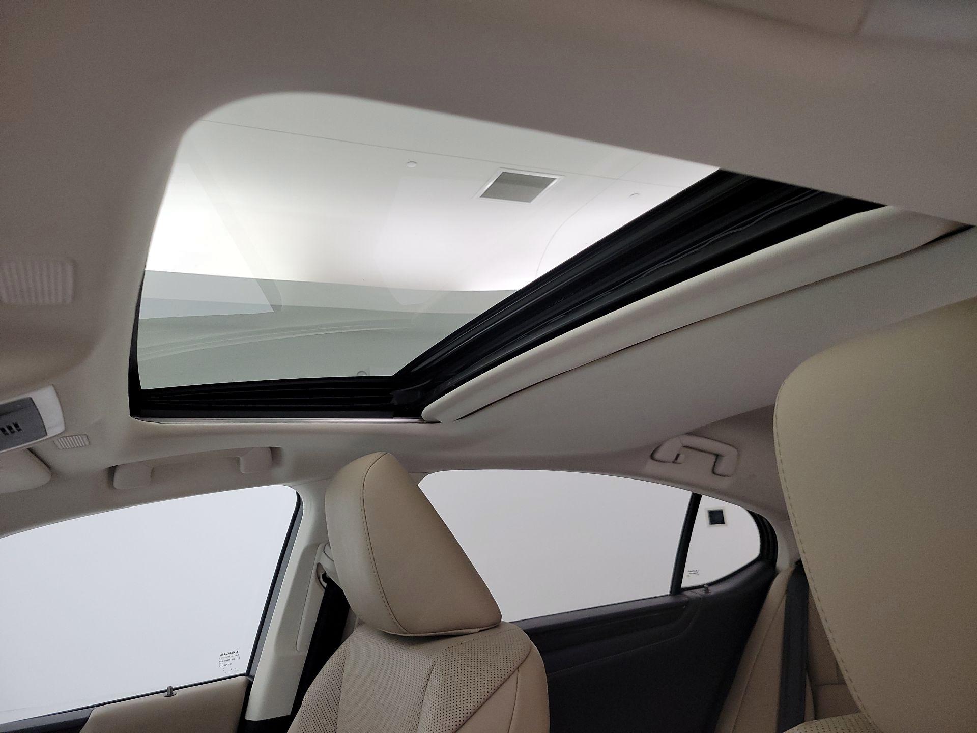 Thumbnail: 2019 Lexus ES - 20