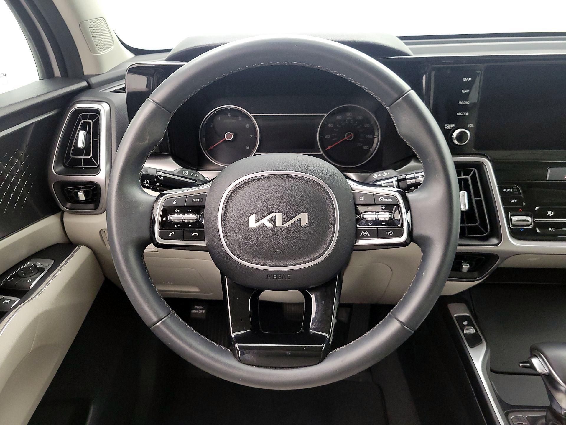 Thumbnail: 2023 Kia Sorento - 10