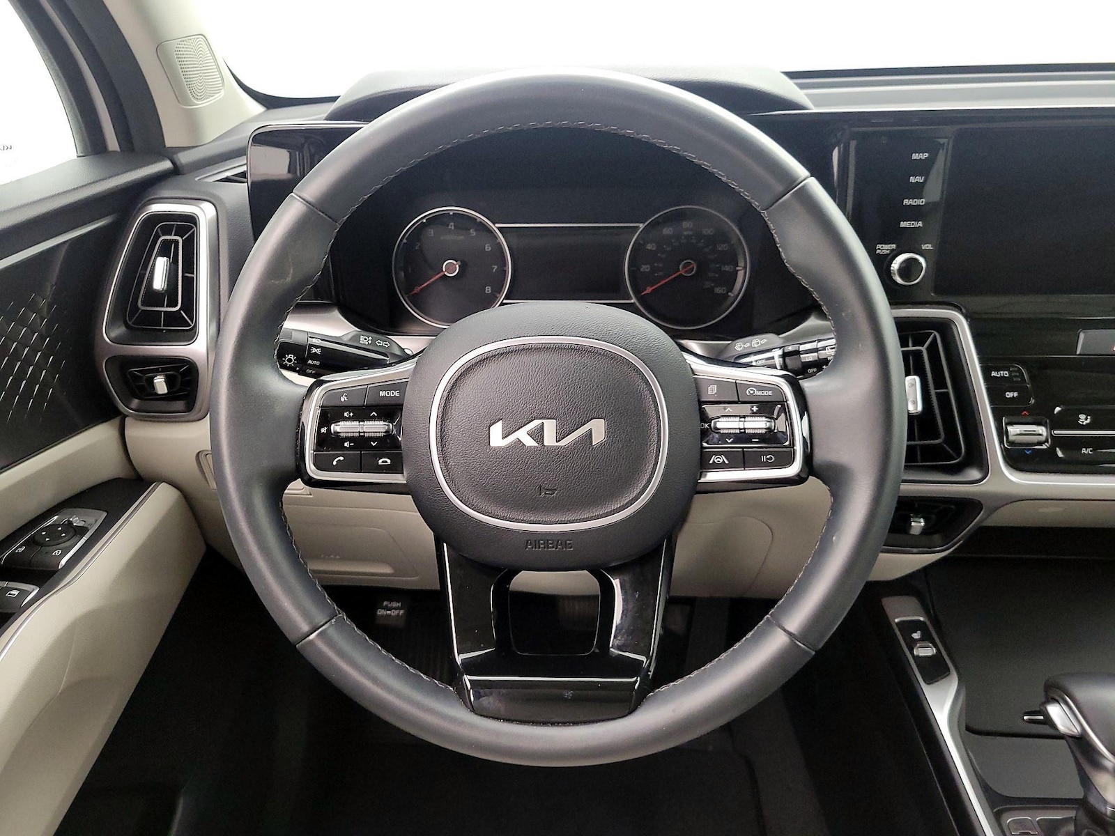 2023 Kia Sorento S - Photo 11