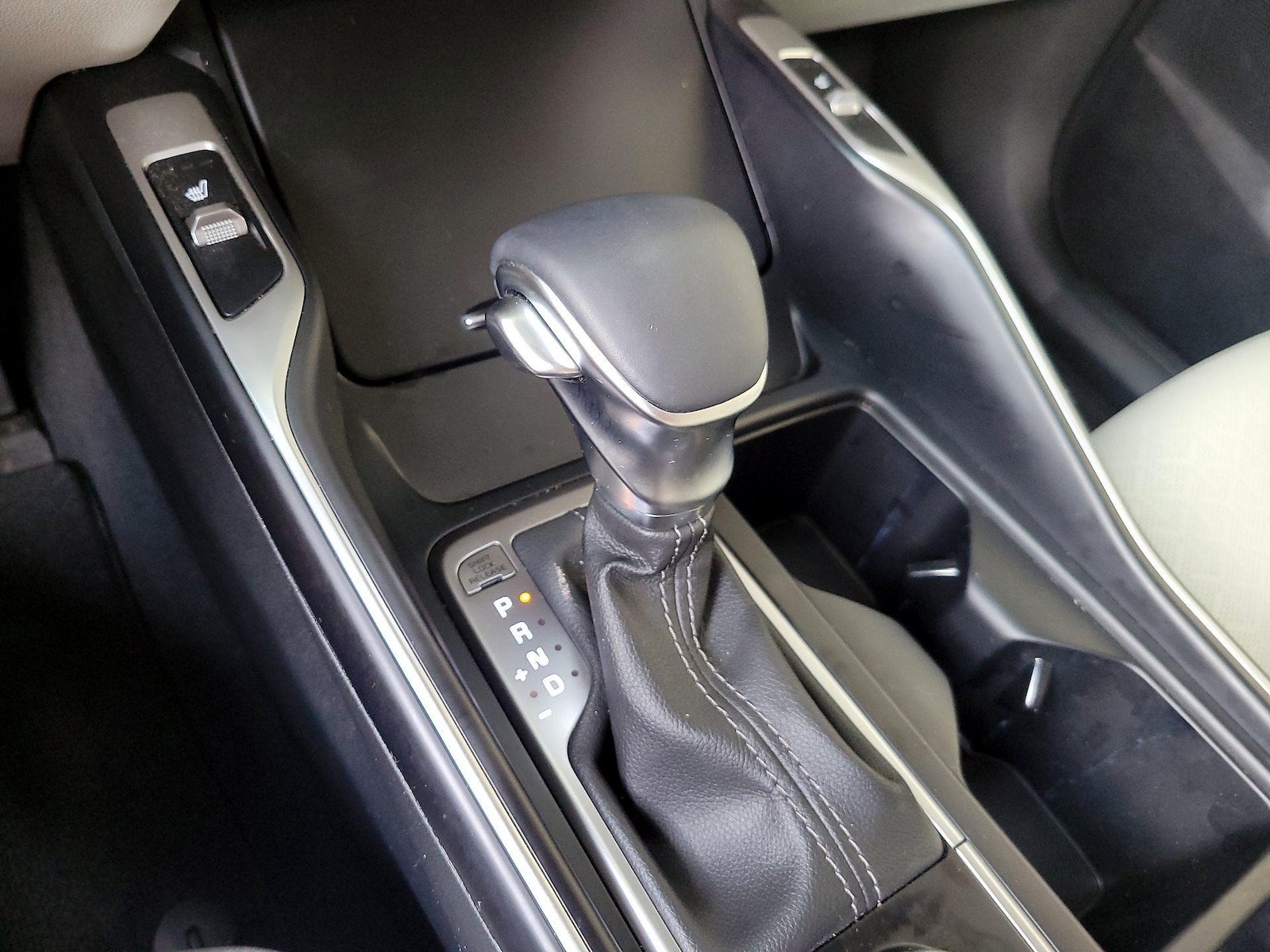 2023 Kia Sorento S - Photo 19