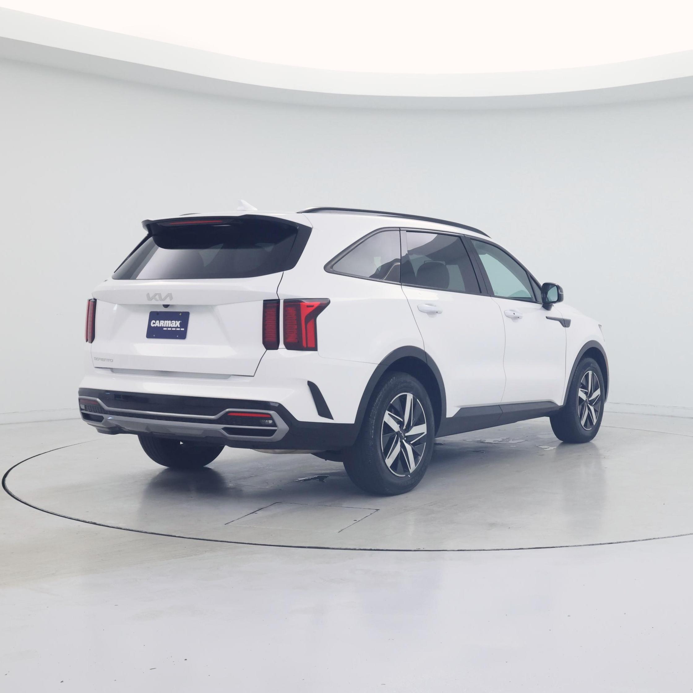 Thumbnail: 2023 Kia Sorento - 8