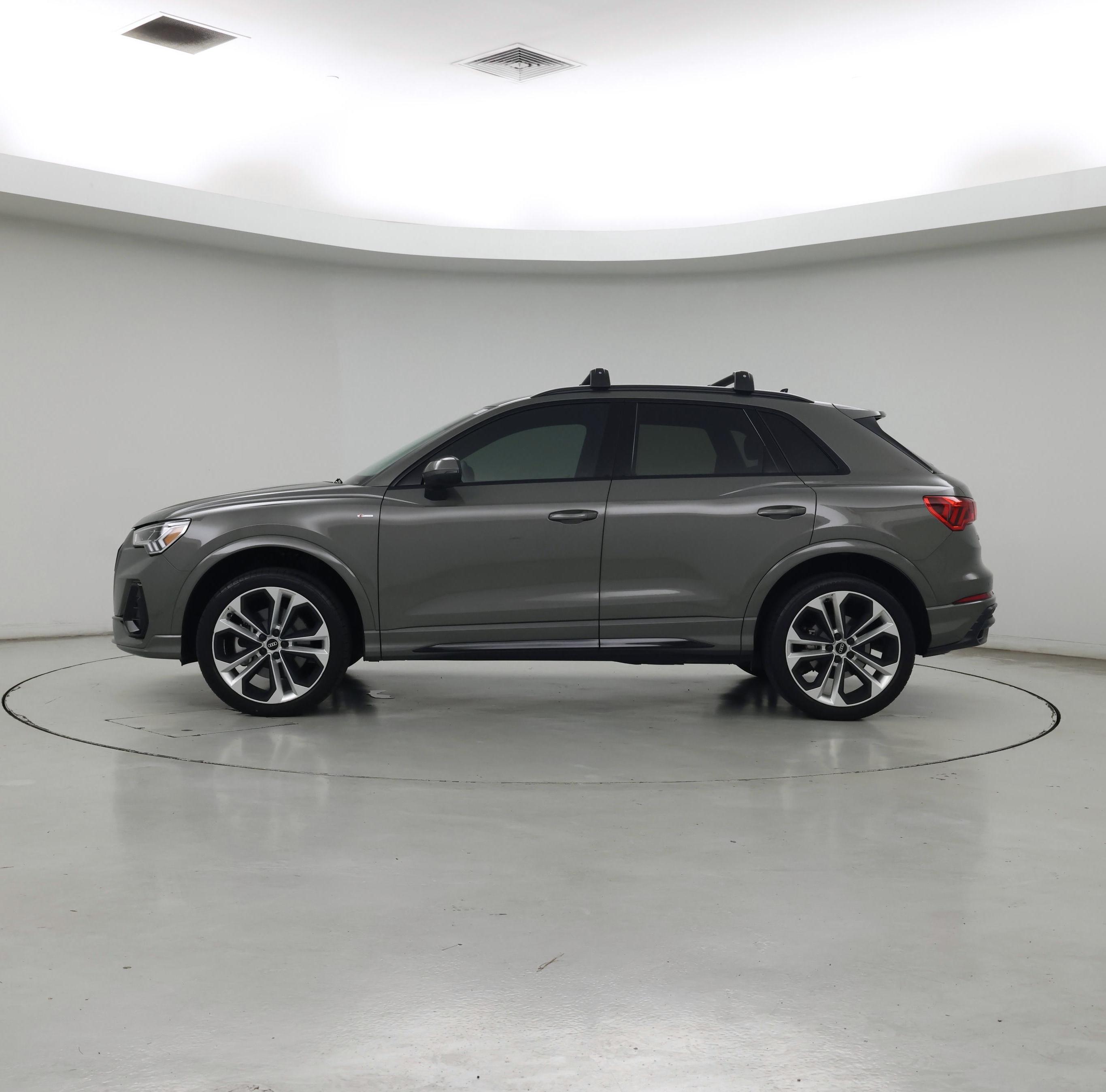 Thumbnail: 2021 Audi Q3 - 3