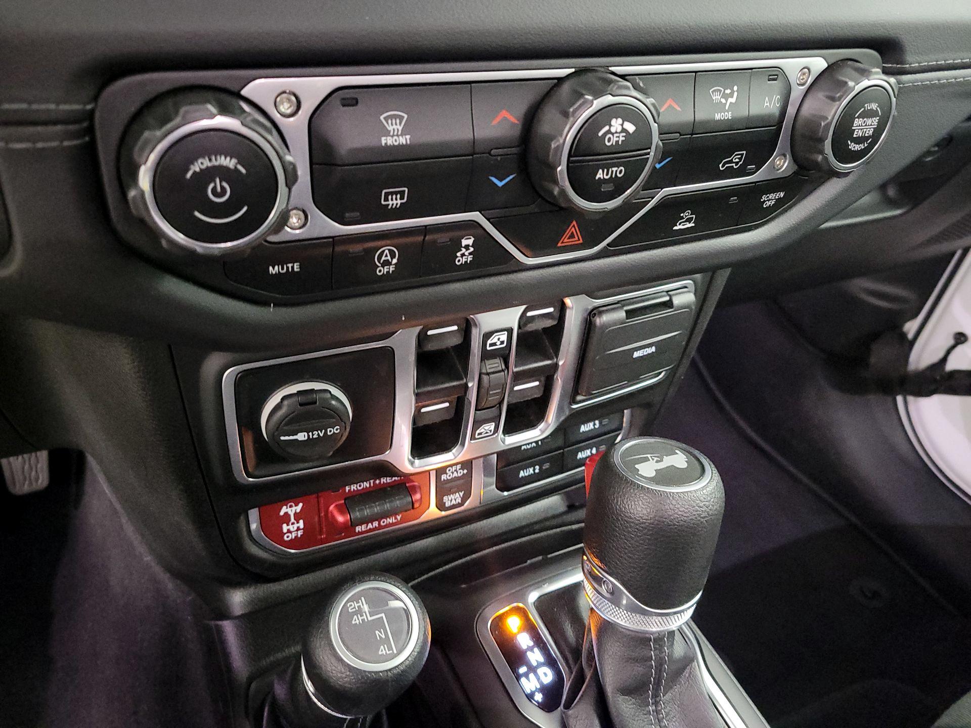Thumbnail: 2025 Jeep Wrangler - 16