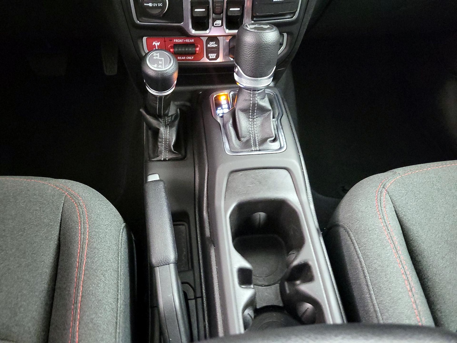 2025 Jeep Wrangler 4-Door Rubicon - Photo 18