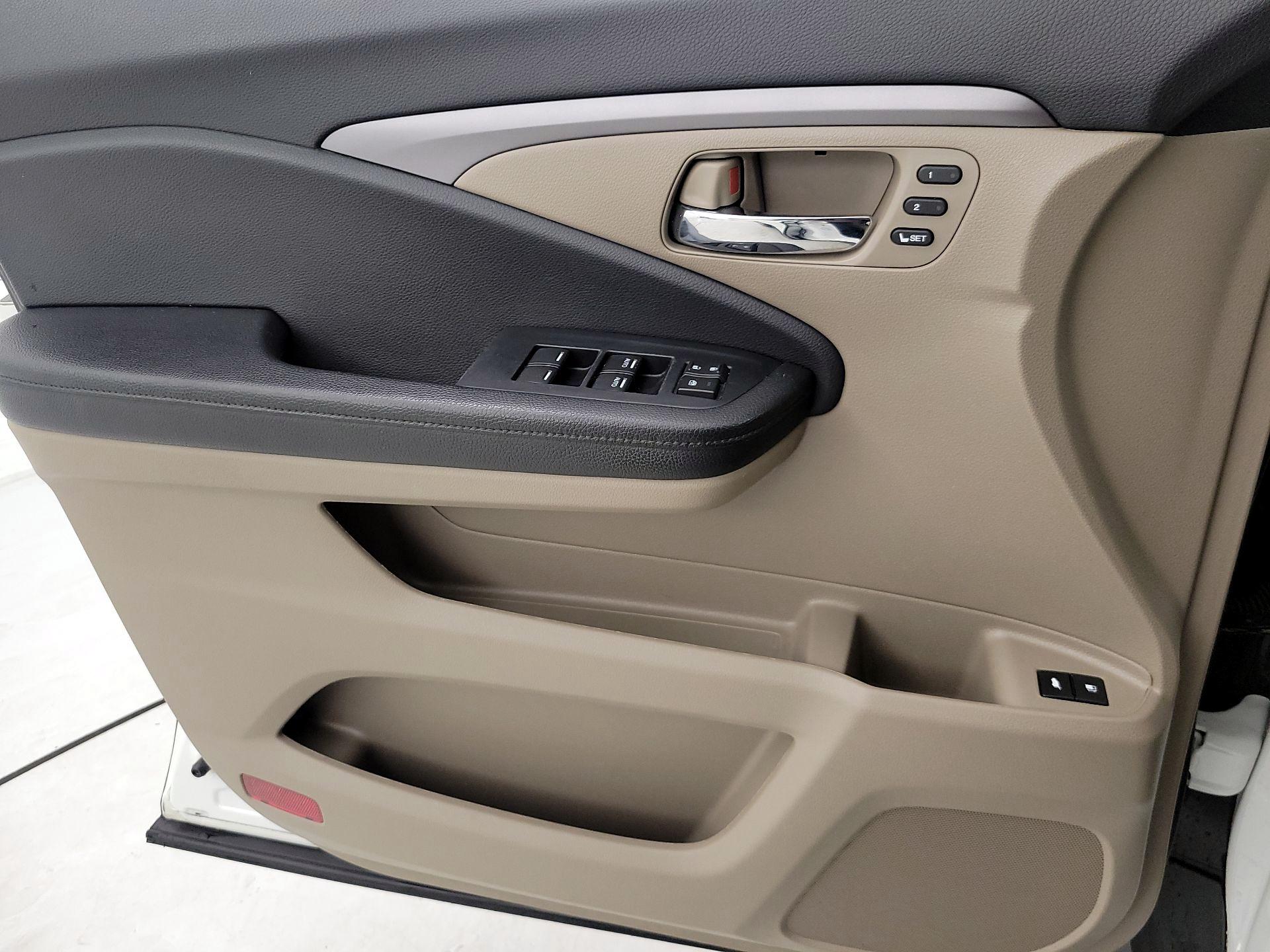 Thumbnail: 2020 Honda Pilot - 12