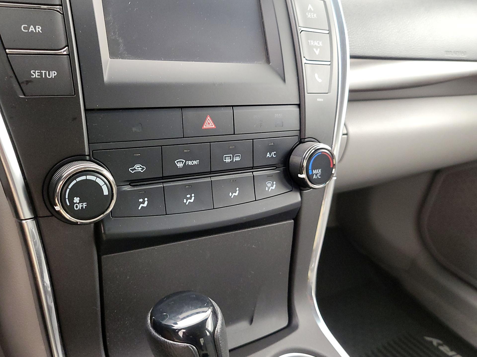Thumbnail: 2016 Toyota Camry - 16
