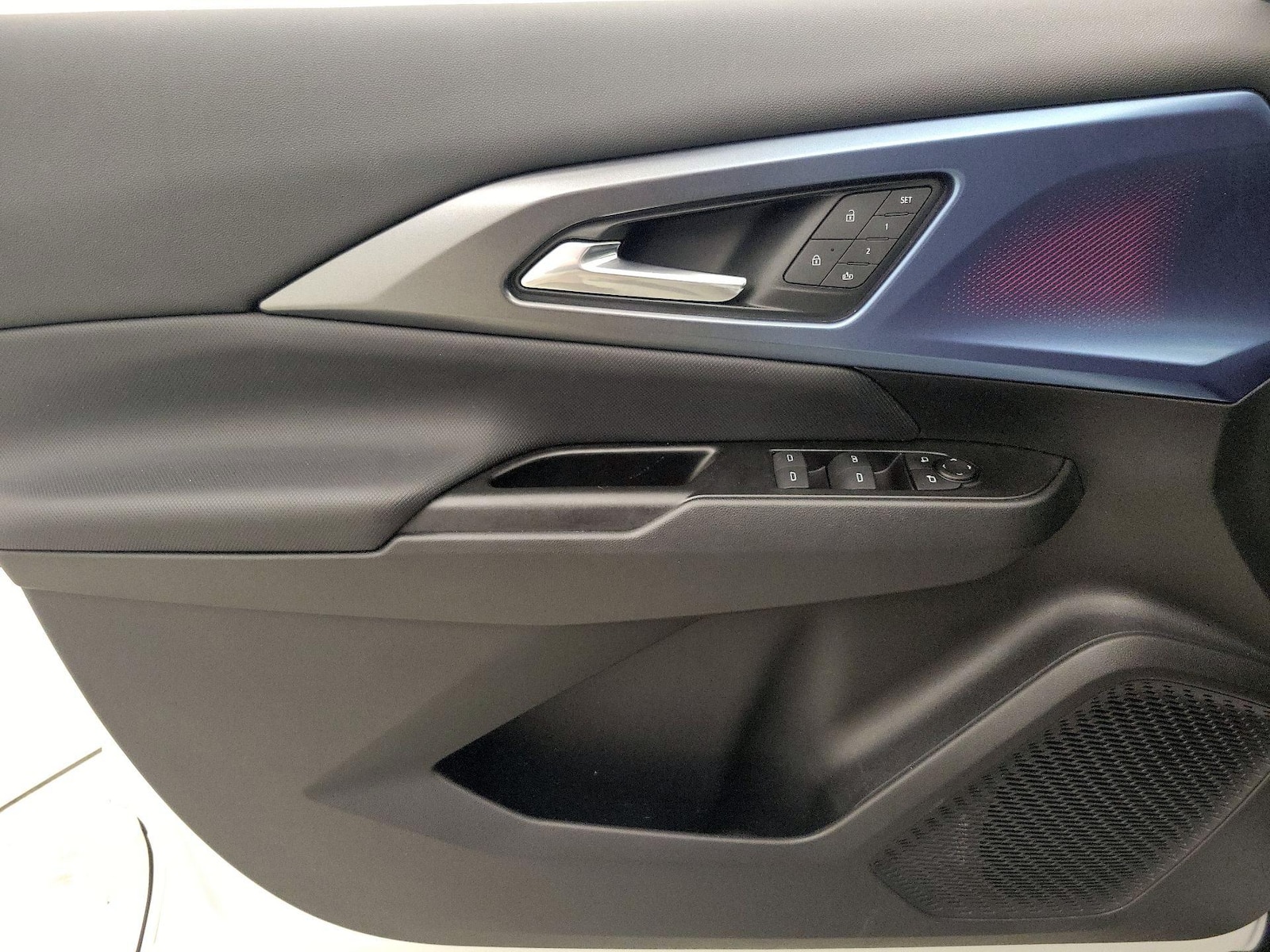 2024 Chevrolet Equinox EV LT - Photo 13