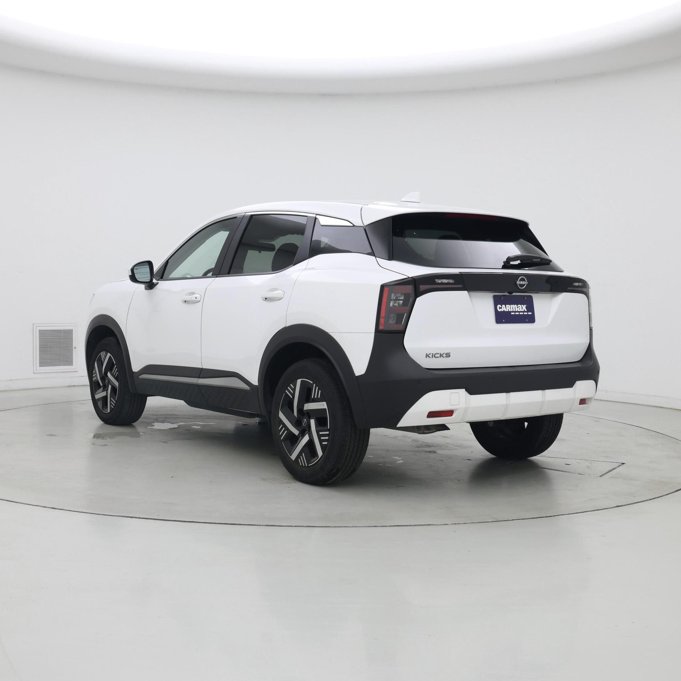Thumbnail: 2025 Nissan Kicks - 2