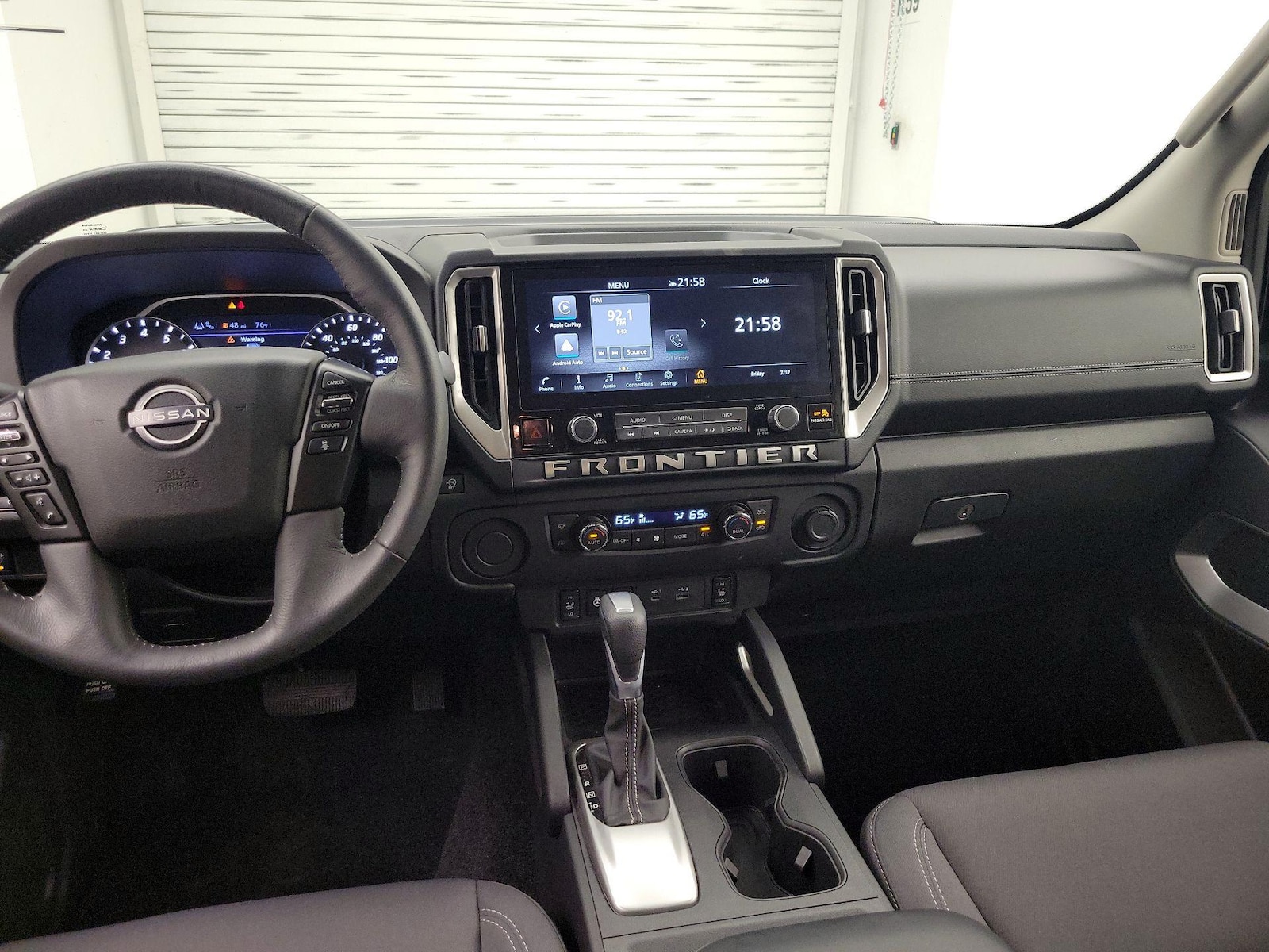 2025 Nissan Frontier SV - Photo 10