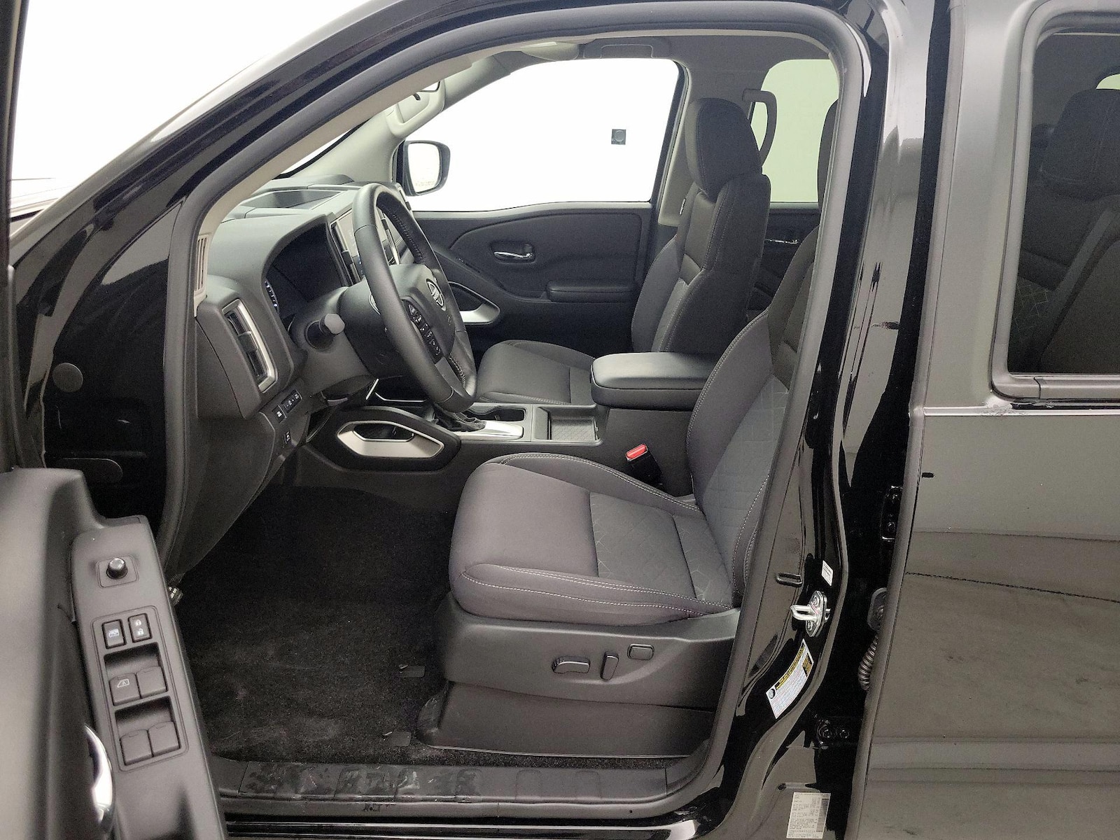 2025 Nissan Frontier SV - Photo 12