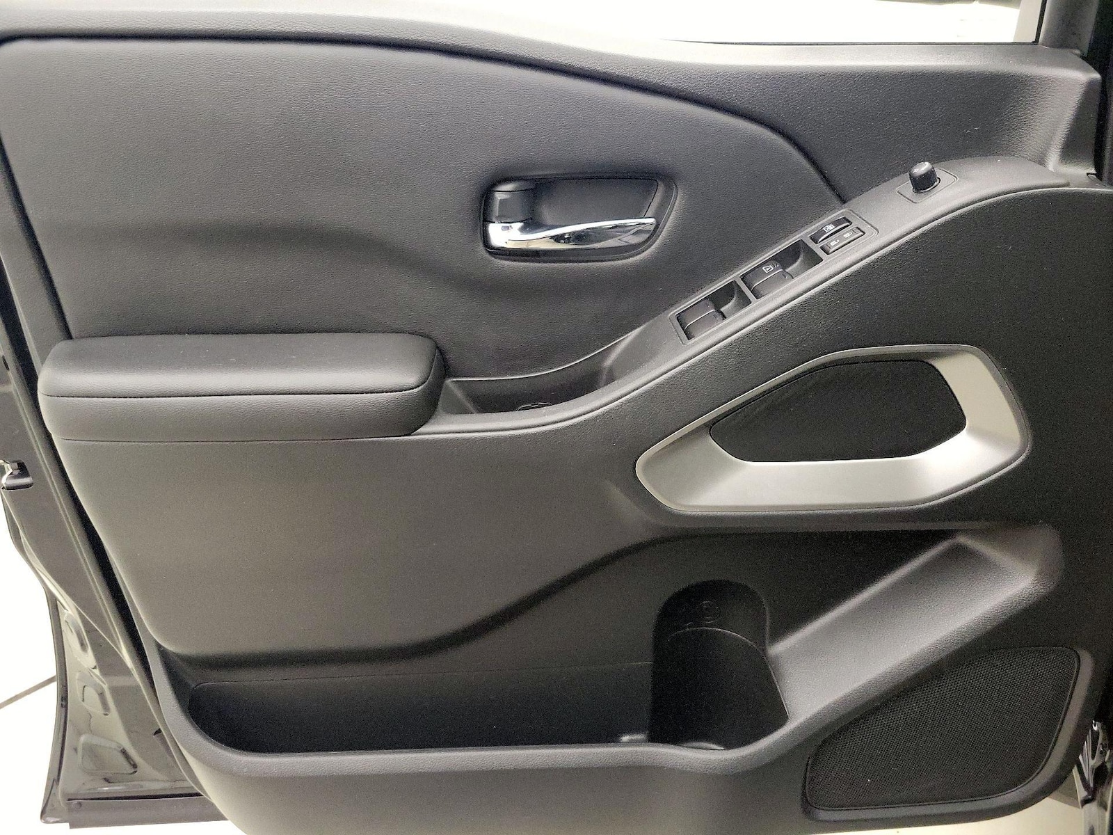 2025 Nissan Frontier SV - Photo 13