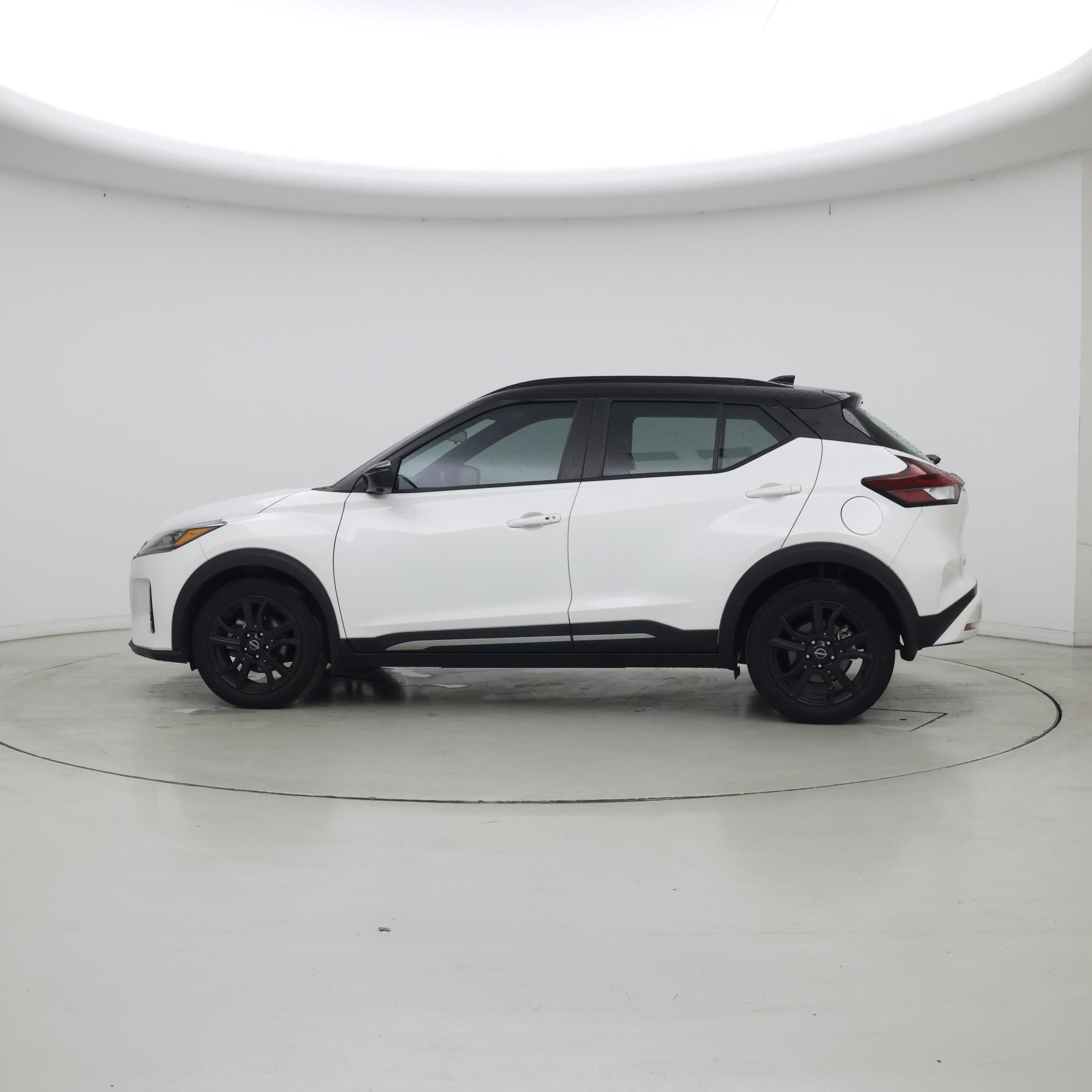 Thumbnail: 2023 Nissan Kicks - 3